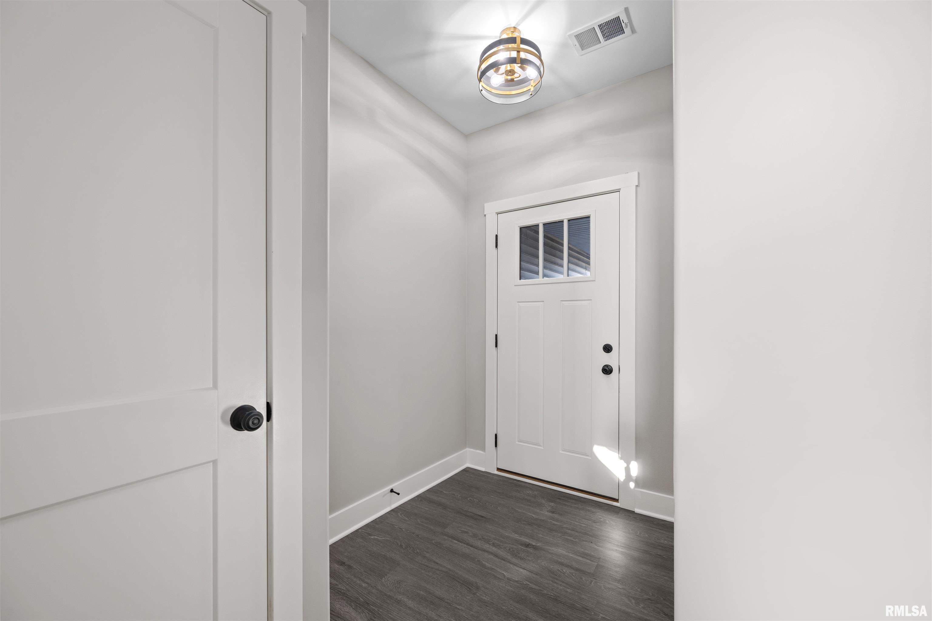 7146 Grove Crossing, Bettendorf, Iowa image 13