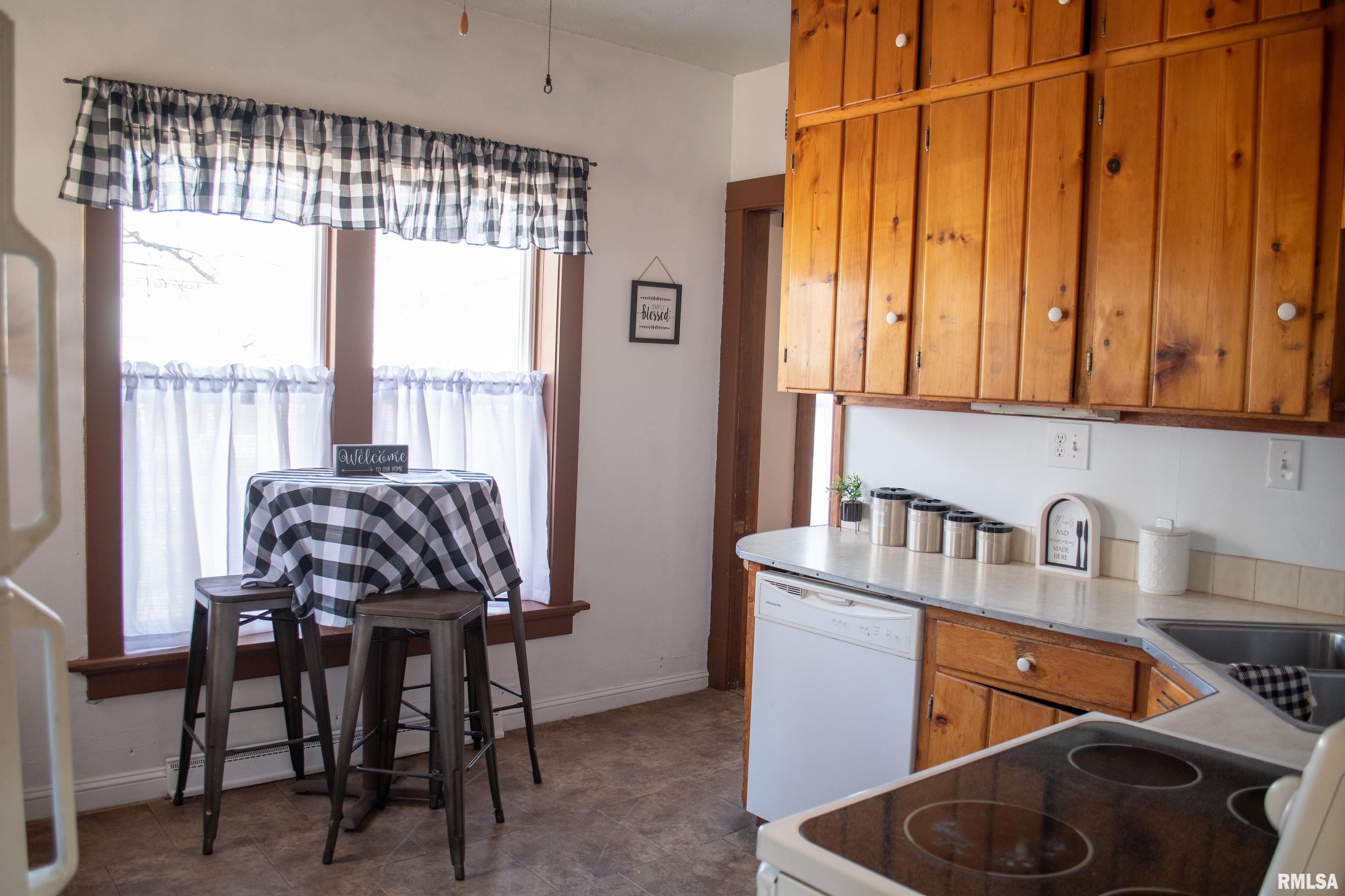 203 E 3rd Street, Prophetstown, Illinois image 25