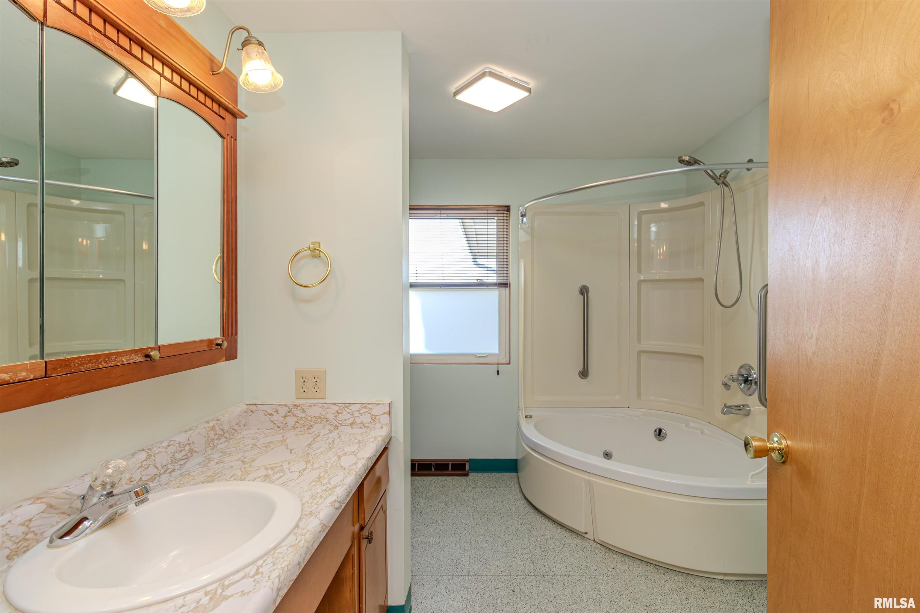 4 Coral Ridge Road, Bartonville, Illinois image 33