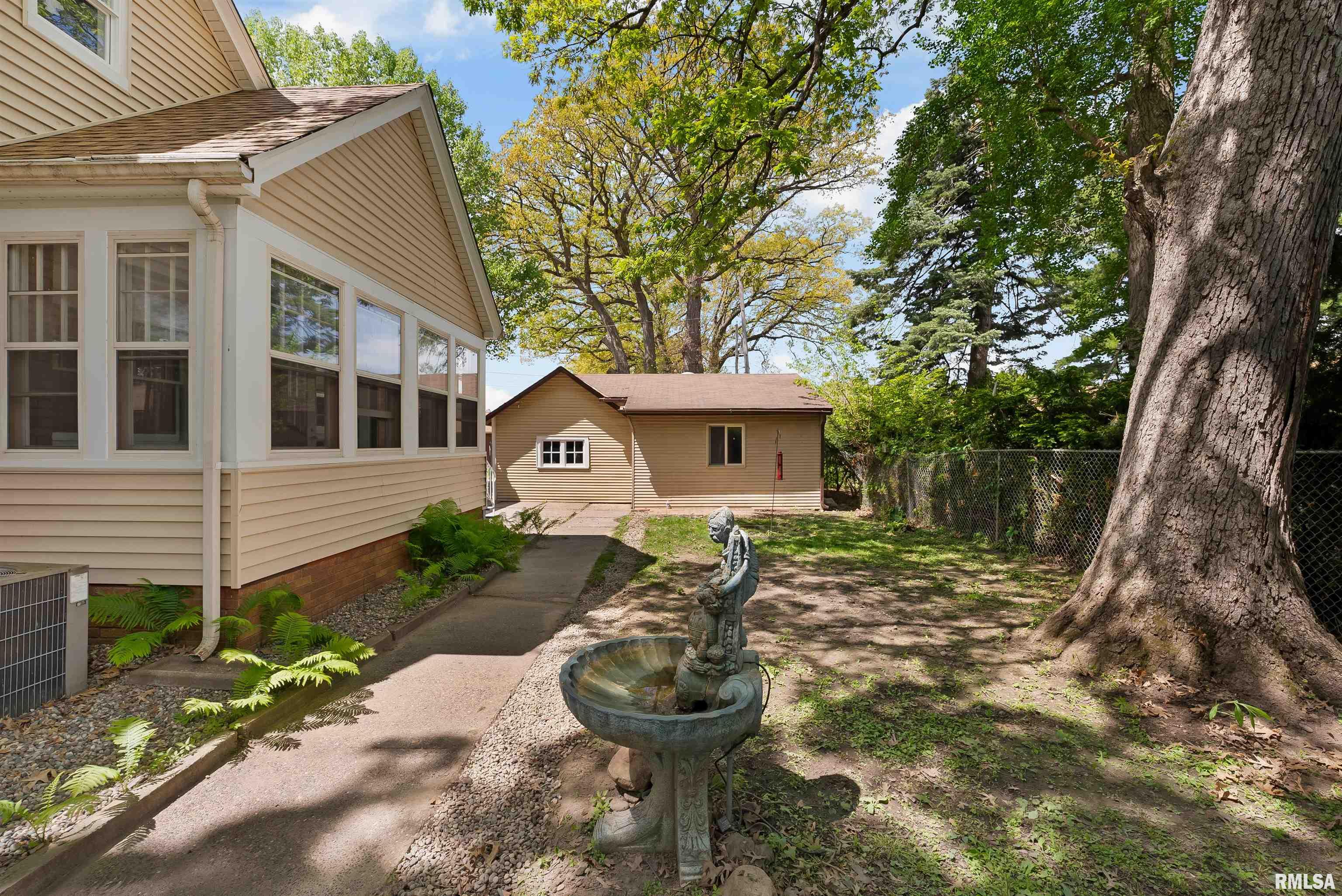 1833 7th Street, East Moline, Illinois image 3