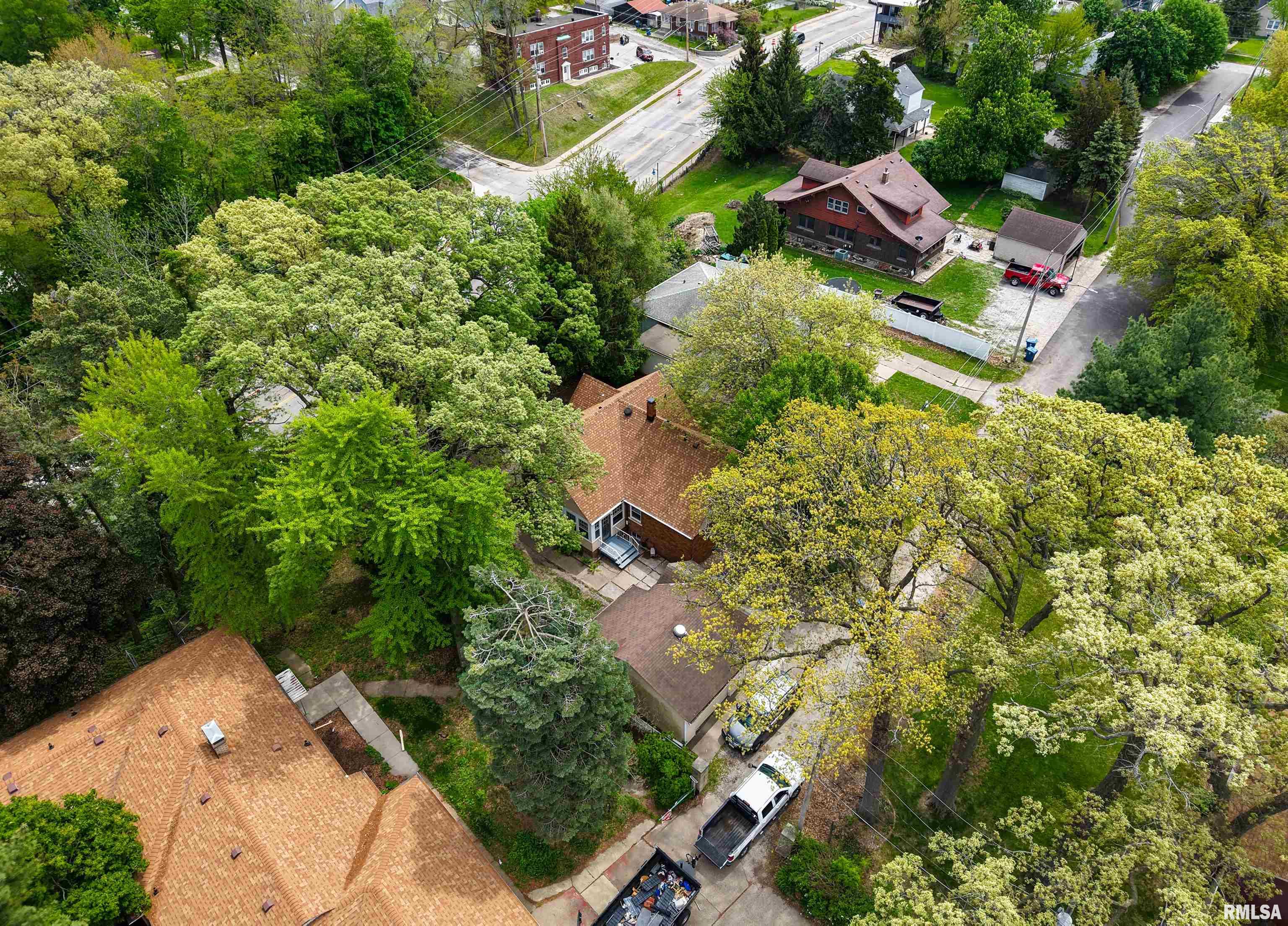 1833 7th Street, East Moline, Illinois image 1