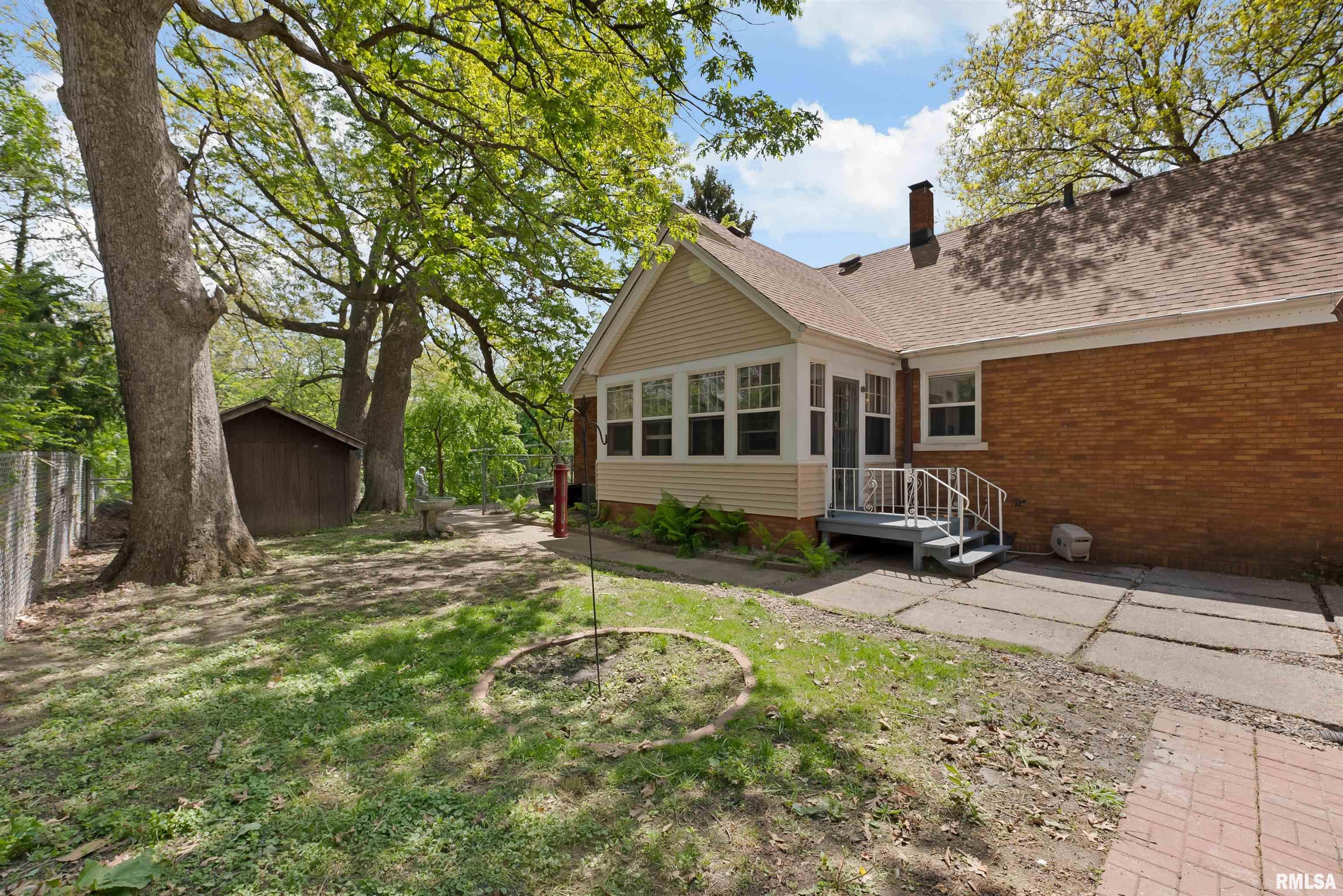 1833 7th Street, East Moline, Illinois image 2