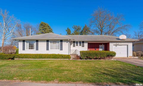 Homes For Sale - 628 Grand Avenue<br/> Logan County, Lincoln, IL 62656