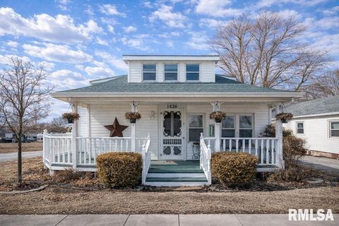 Homes For Sale - 1426 N Main Street<br/> Lewistown, IL 61542