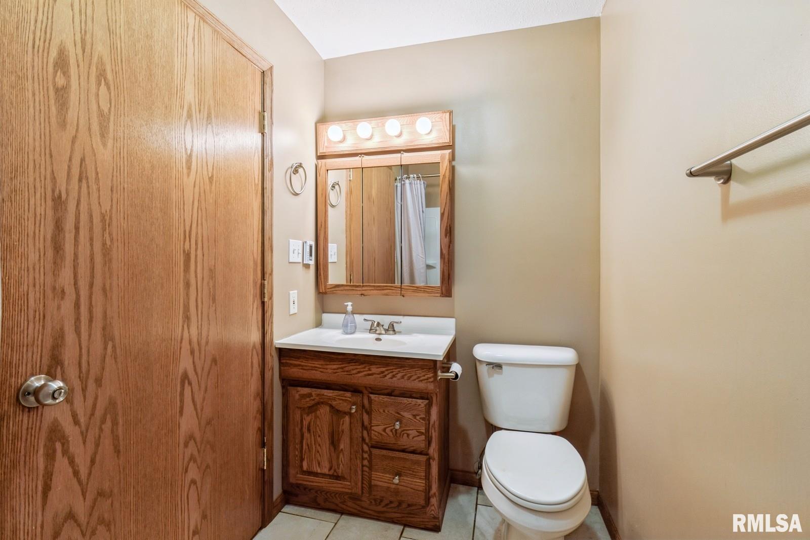 2212 Hartsmill Road, Clinton, Iowa image 6