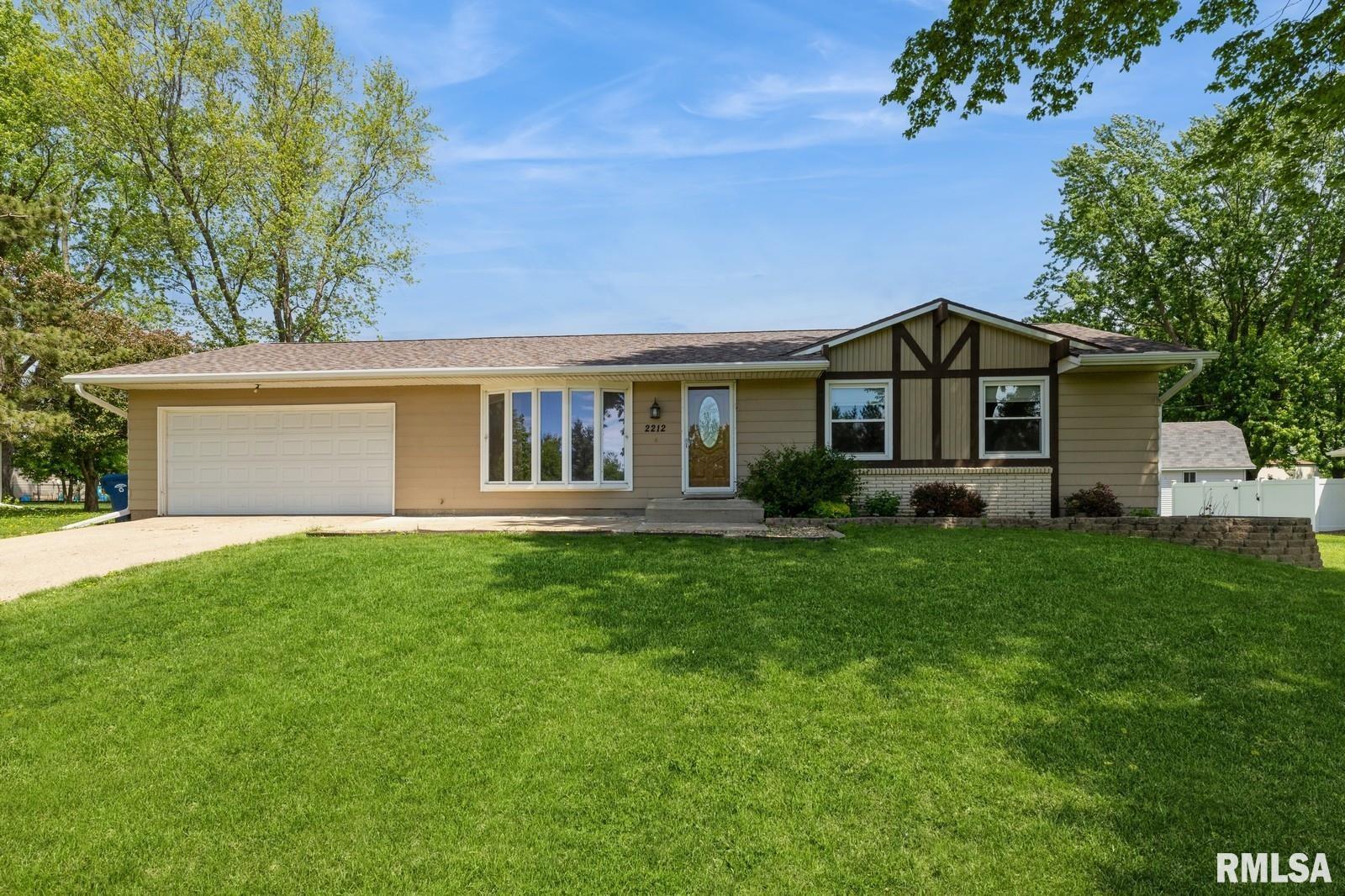 2212 Hartsmill Road, Clinton, Iowa image 1