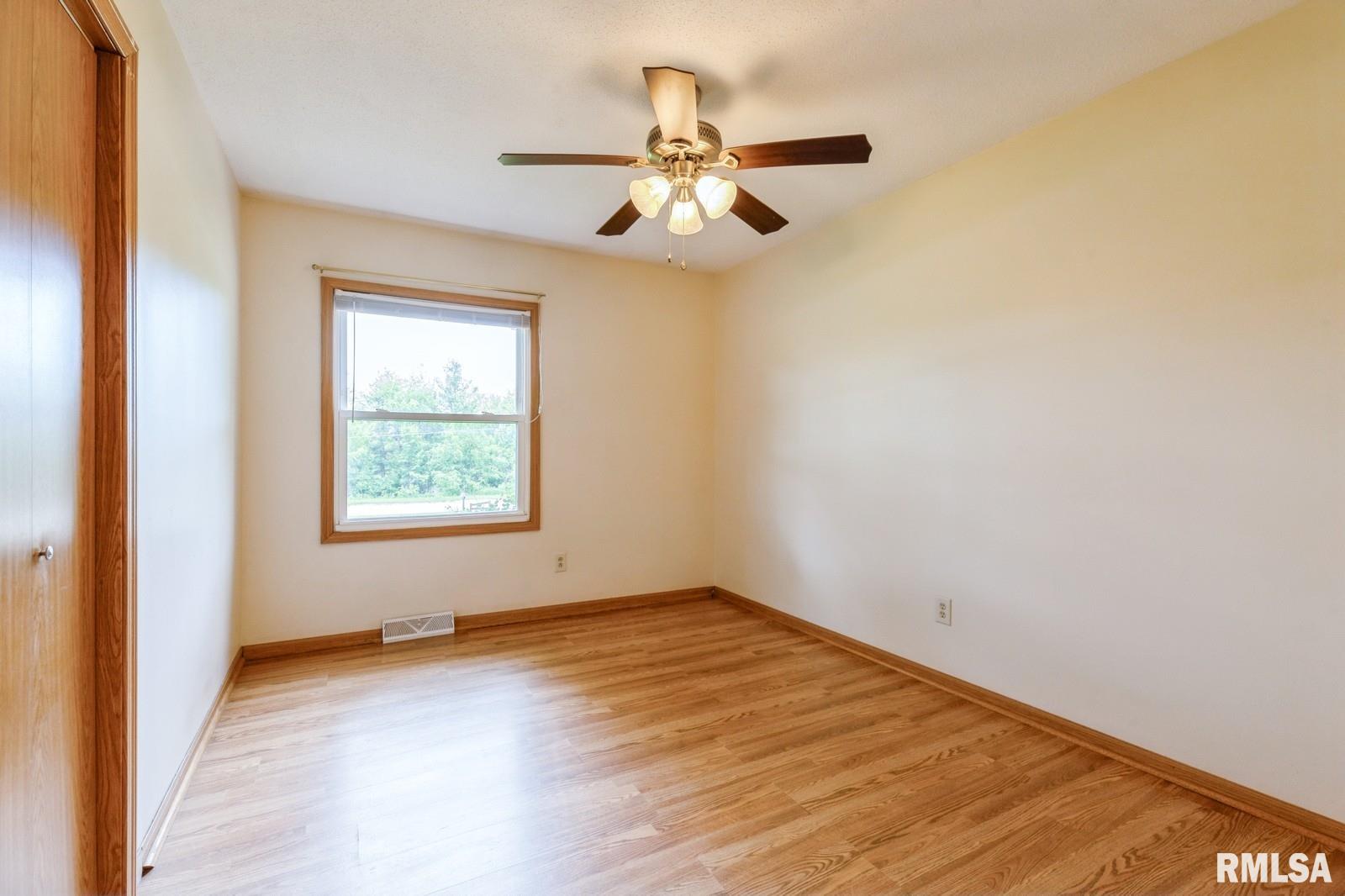 2212 Hartsmill Road, Clinton, Iowa image 4