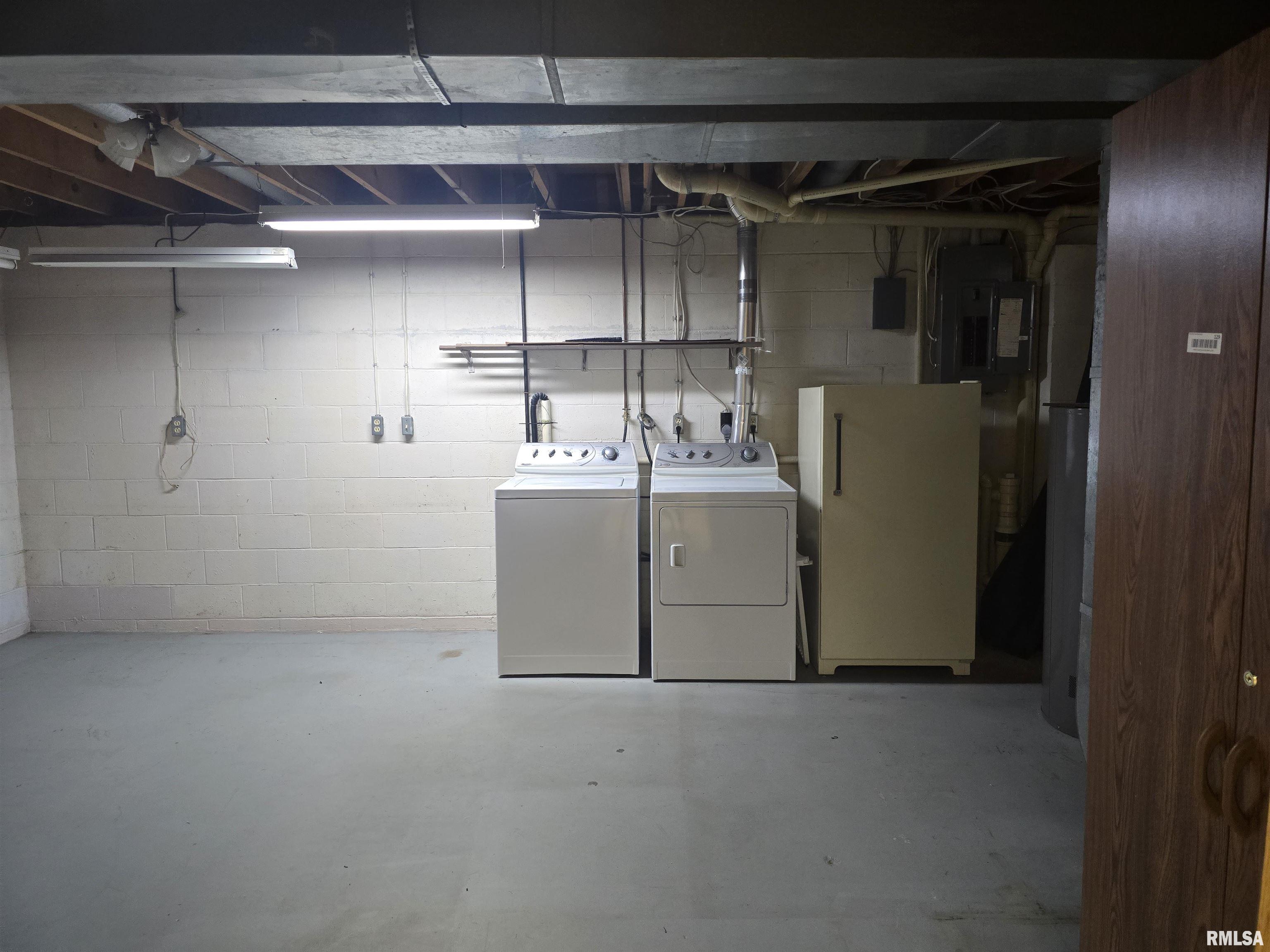 318 Harvester Road, Canton, Illinois image 36