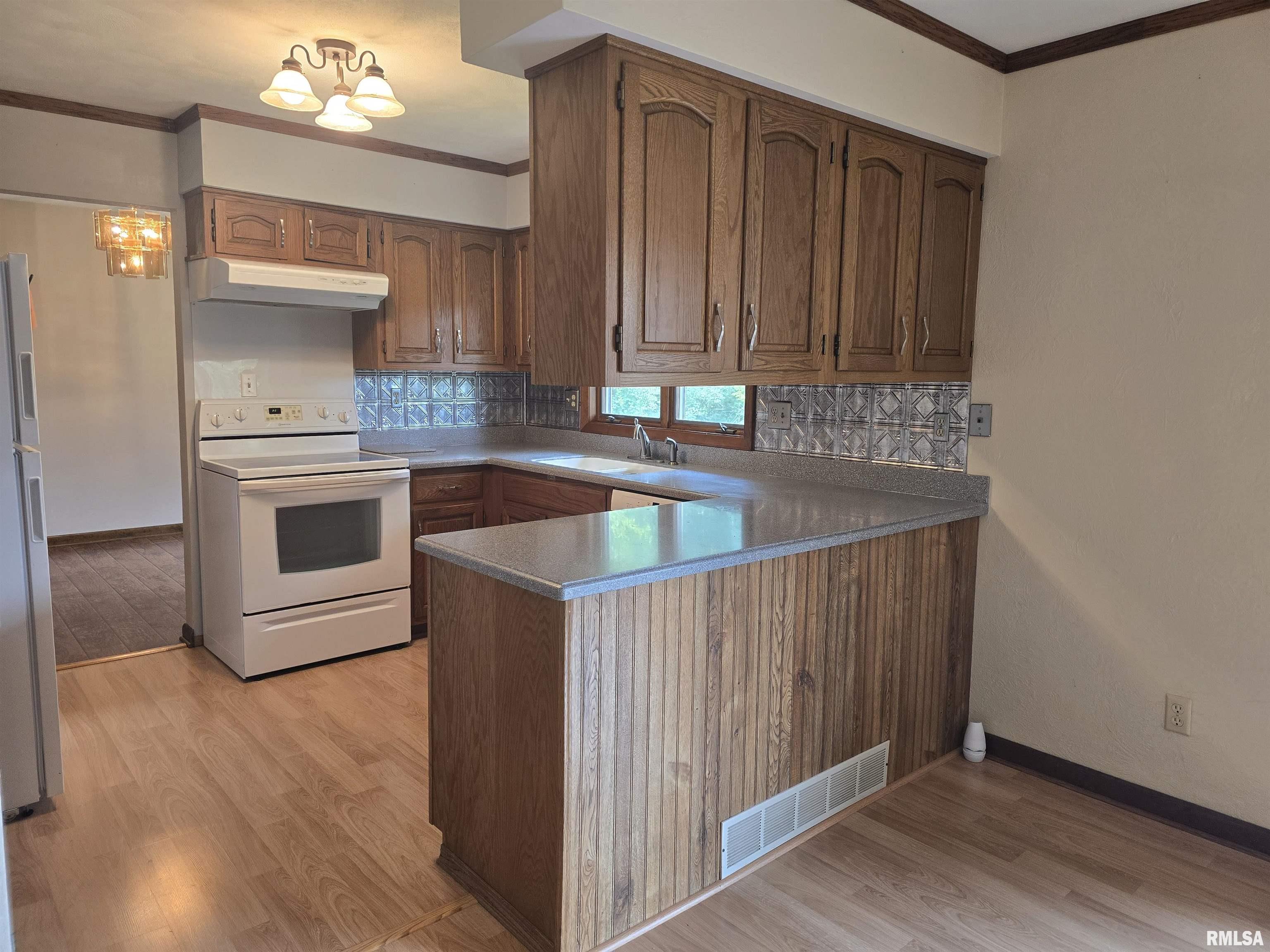 318 Harvester Road, Canton, Illinois image 18