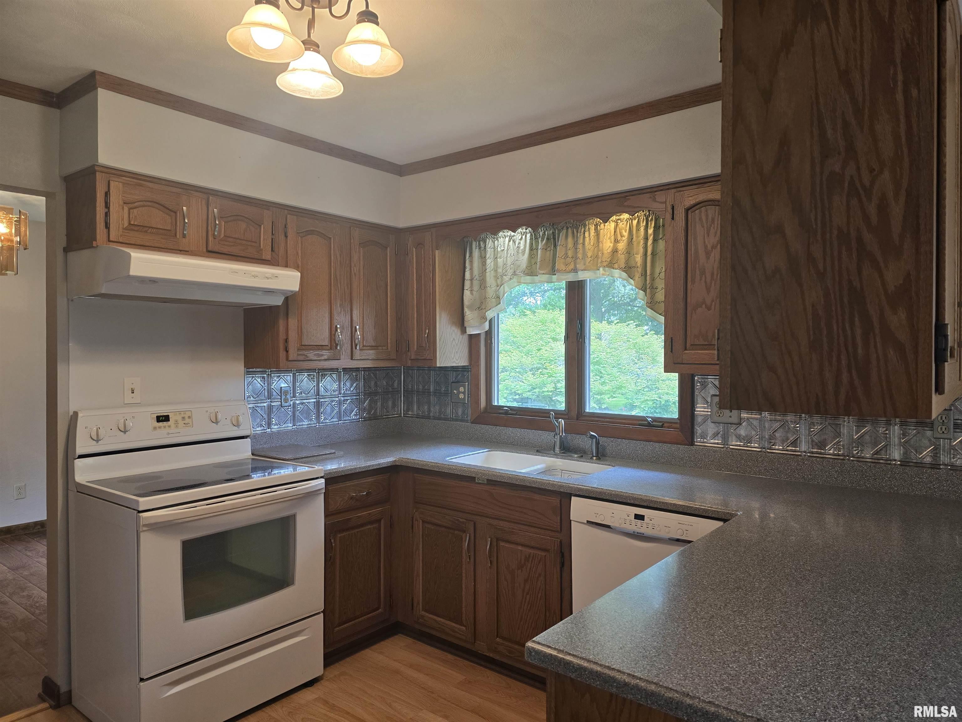 318 Harvester Road, Canton, Illinois image 16