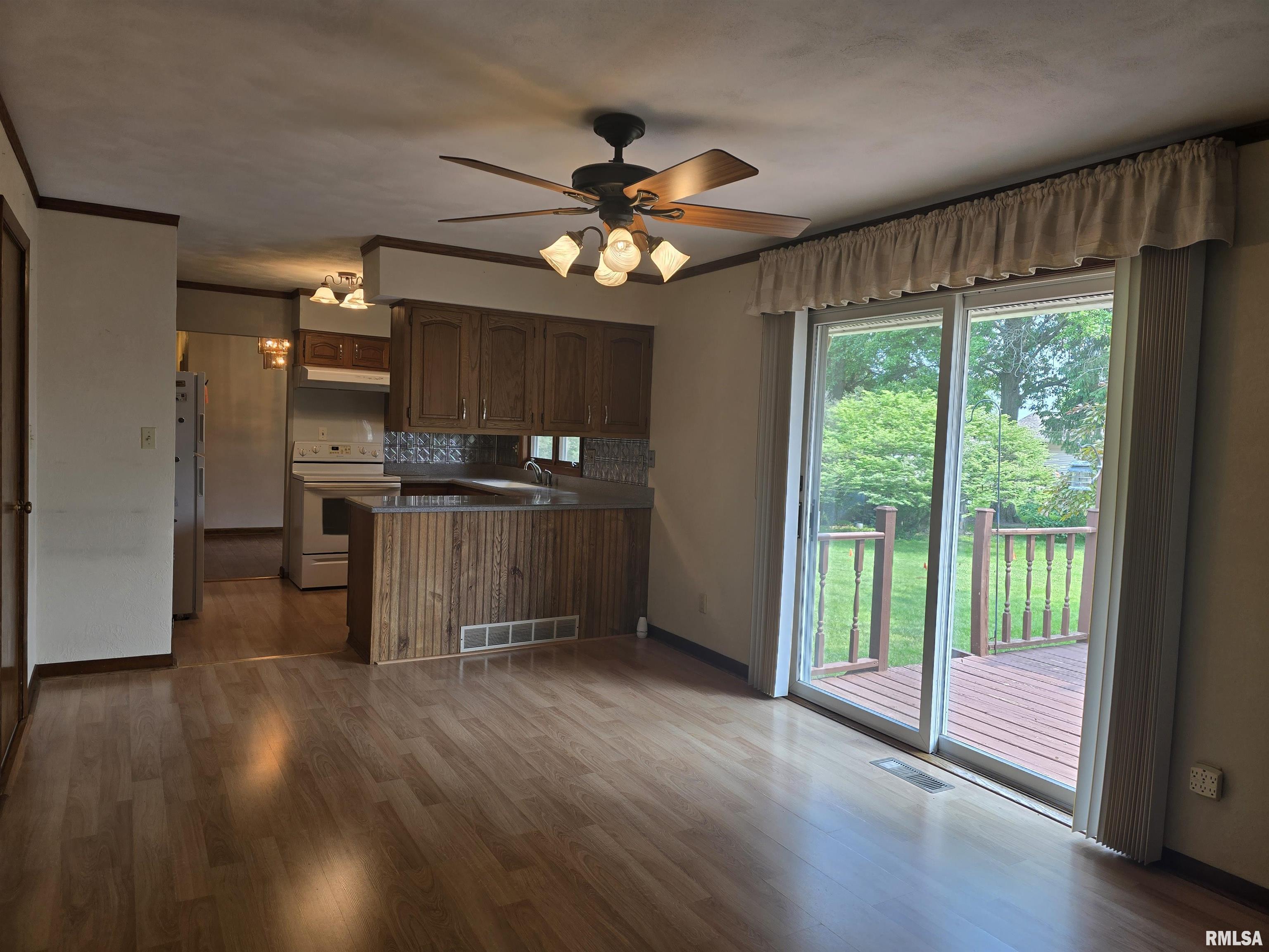 318 Harvester Road, Canton, Illinois image 20