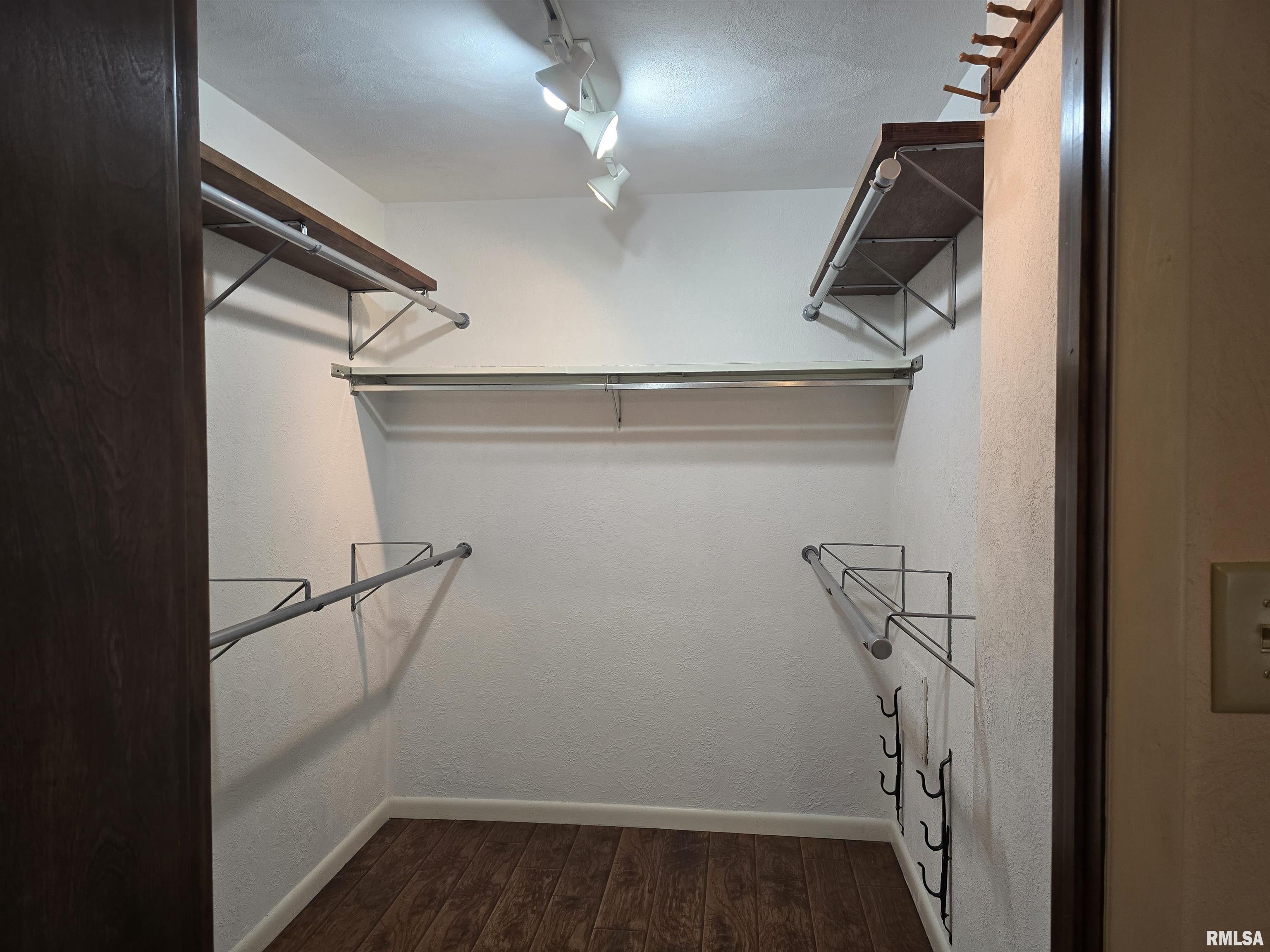 318 Harvester Road, Canton, Illinois image 28