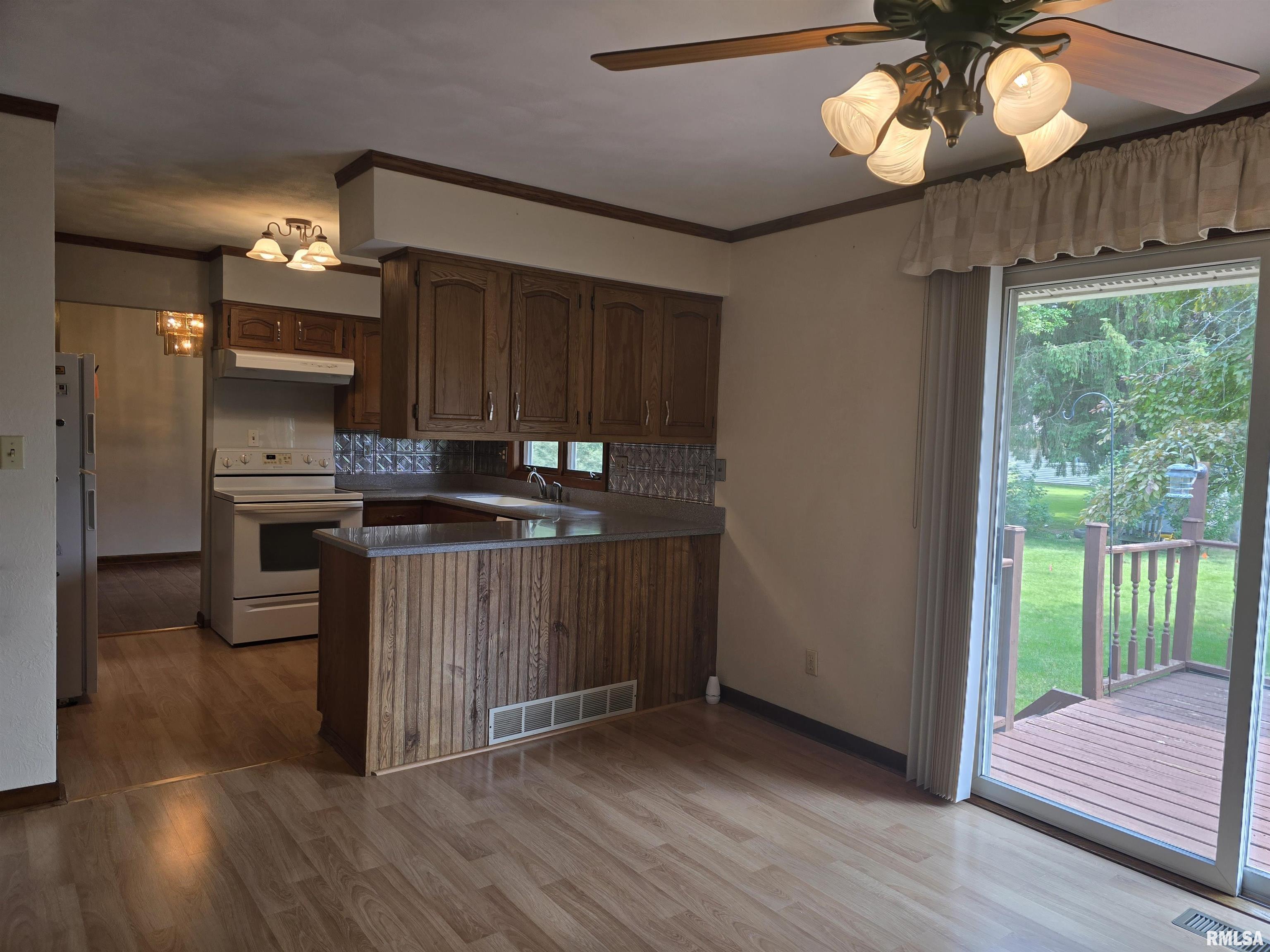 318 Harvester Road, Canton, Illinois image 19