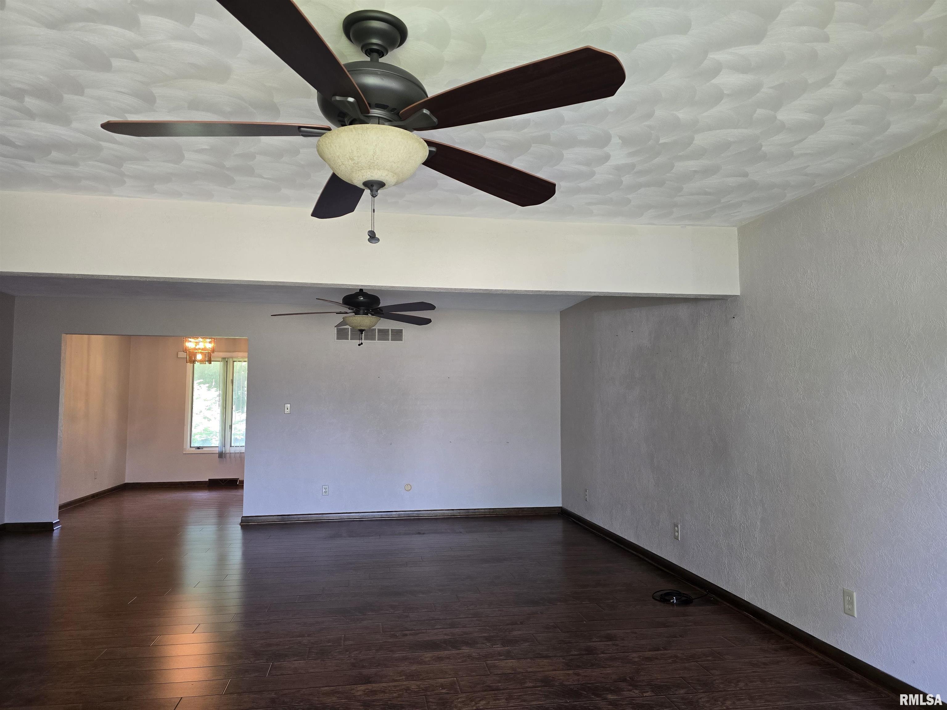 318 Harvester Road, Canton, Illinois image 9