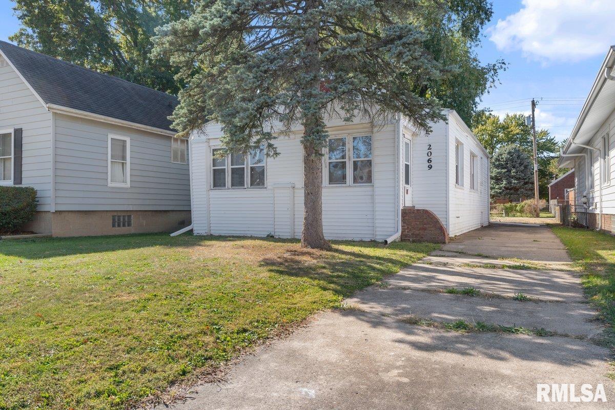 2069 N 8th Street, Springfield, Illinois image 1