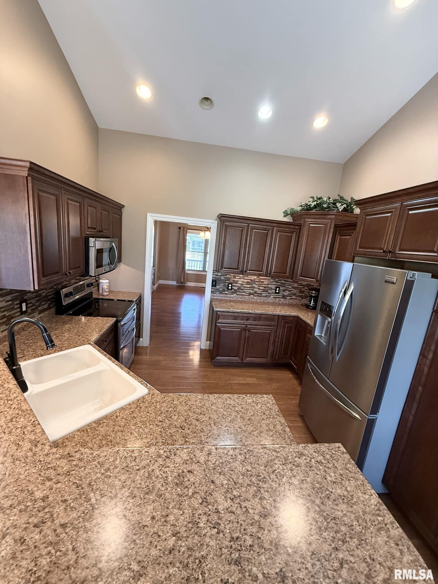 1200 Wildflower Lane, Herrin, Illinois image 17