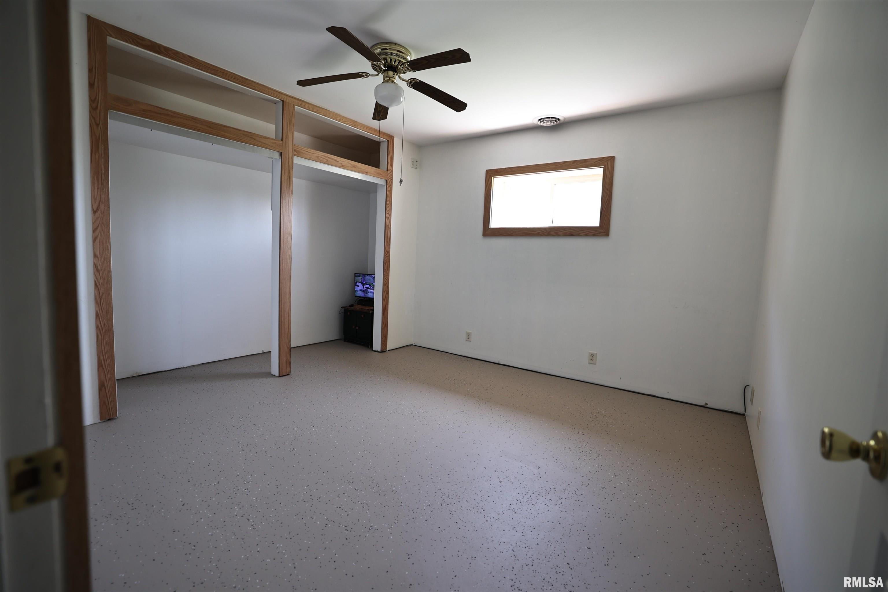 15937 E Highway 24 Highway, Lewistown, Illinois image 8