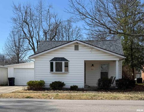 Homes For Sale - 809 S 16th Street<br/> Williamson County, Herrin, IL 62948