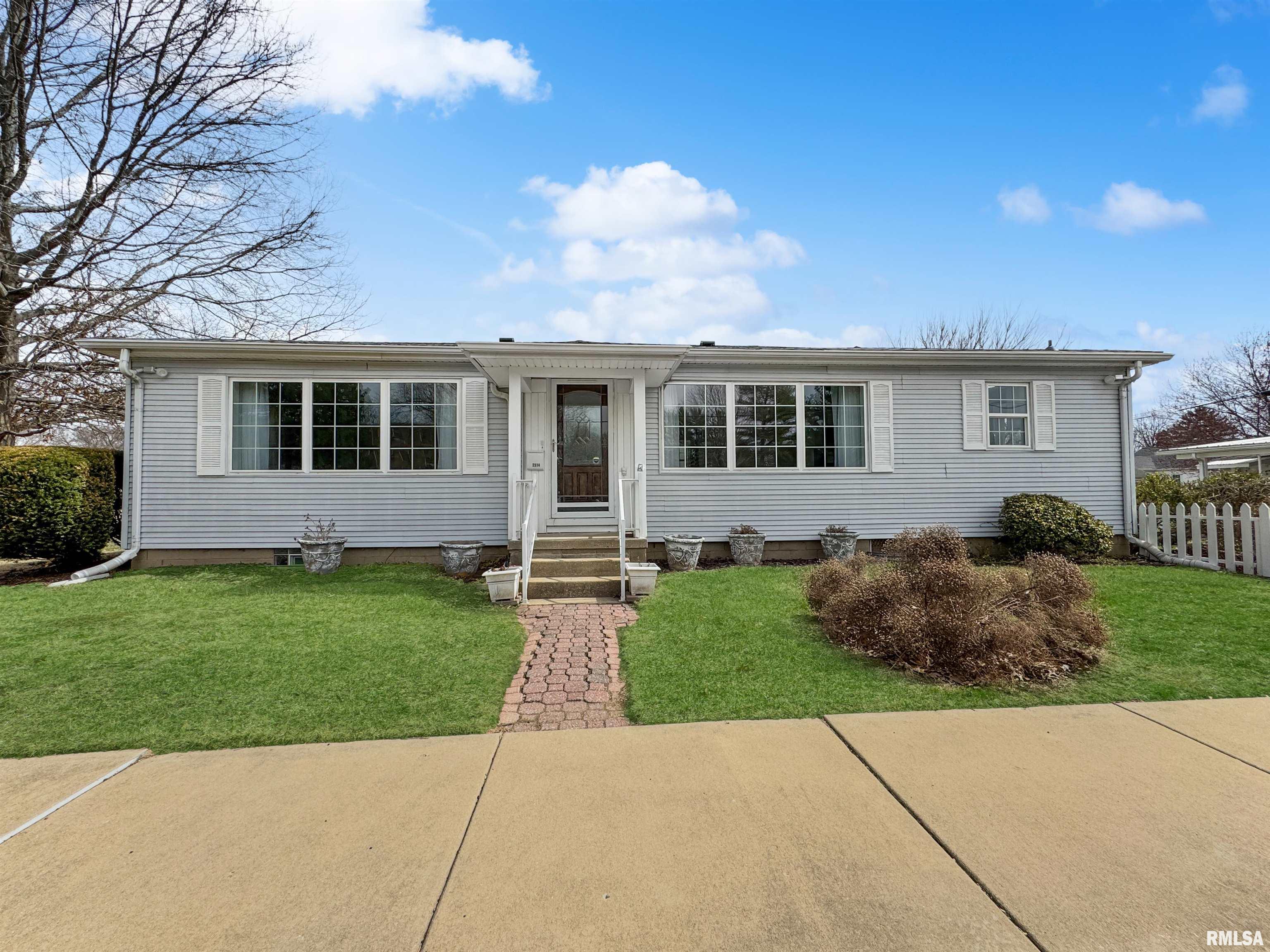 2314 W Laura Avenue, West Peoria, Illinois image 1
