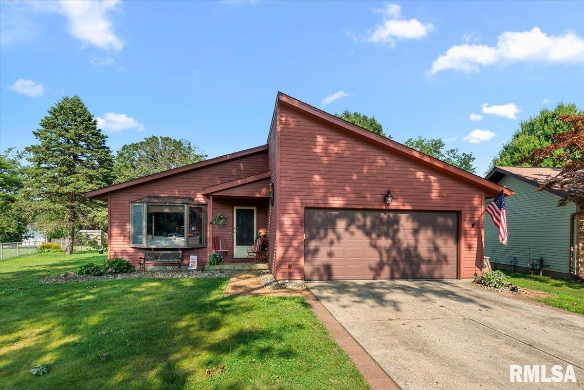 Photo 1 of 38 — 4 S RED OAK Lane, Springfield, IL 62712