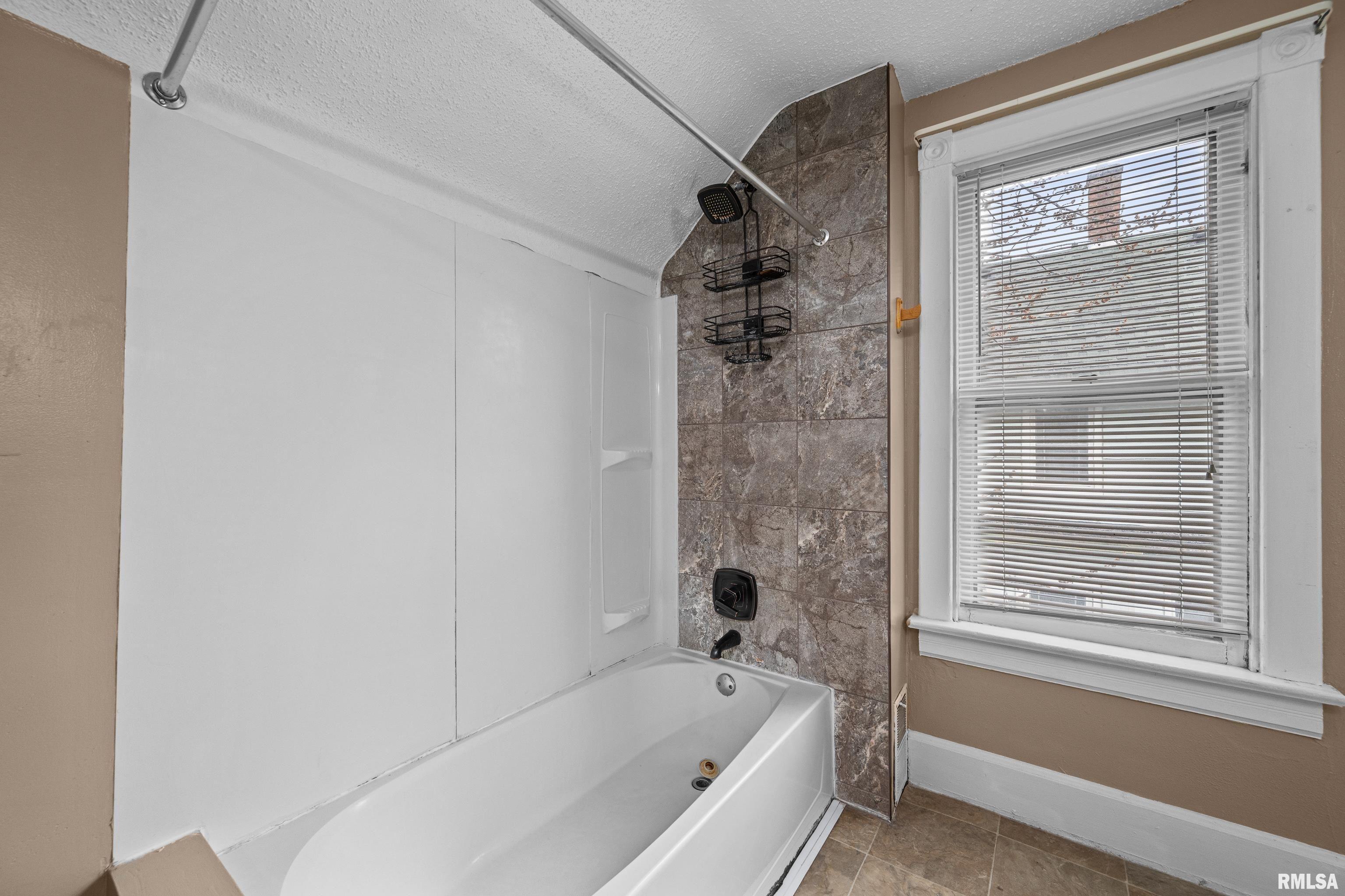718 N Howell Street, Davenport, Iowa image 15