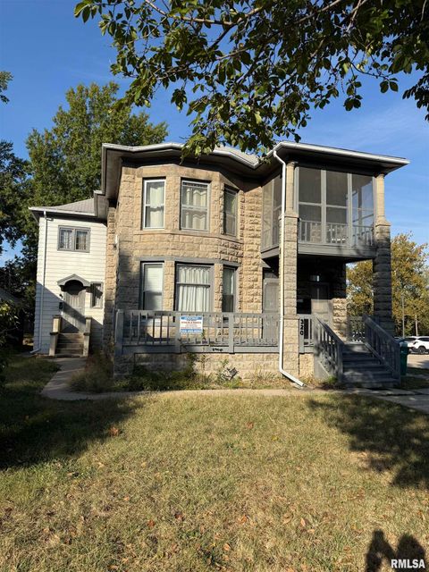 Homes For Sale - 320 N Sherman Avenue<br/> Macomb, IL 61455