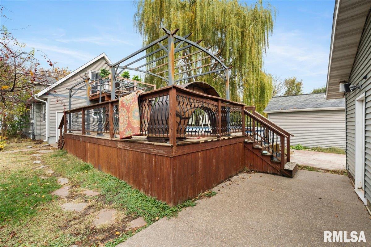631 2nd Street, Buffalo, Iowa image 8
