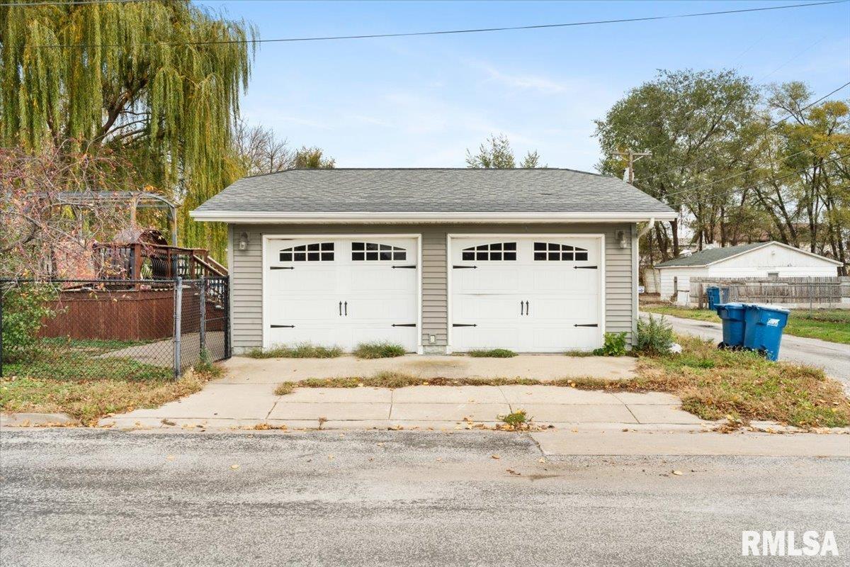 631 2nd Street, Buffalo, Iowa image 6
