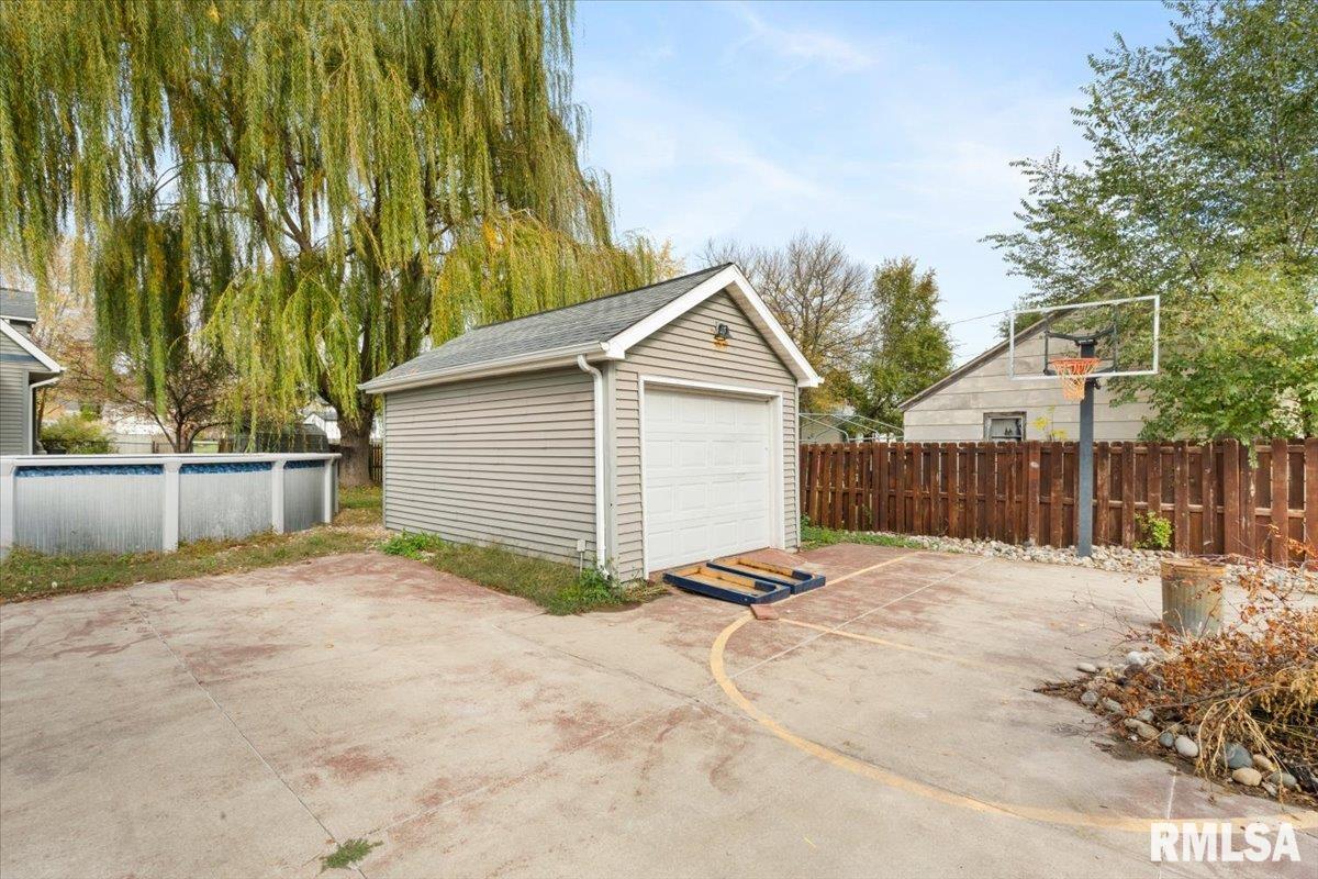 631 2nd Street, Buffalo, Iowa image 11