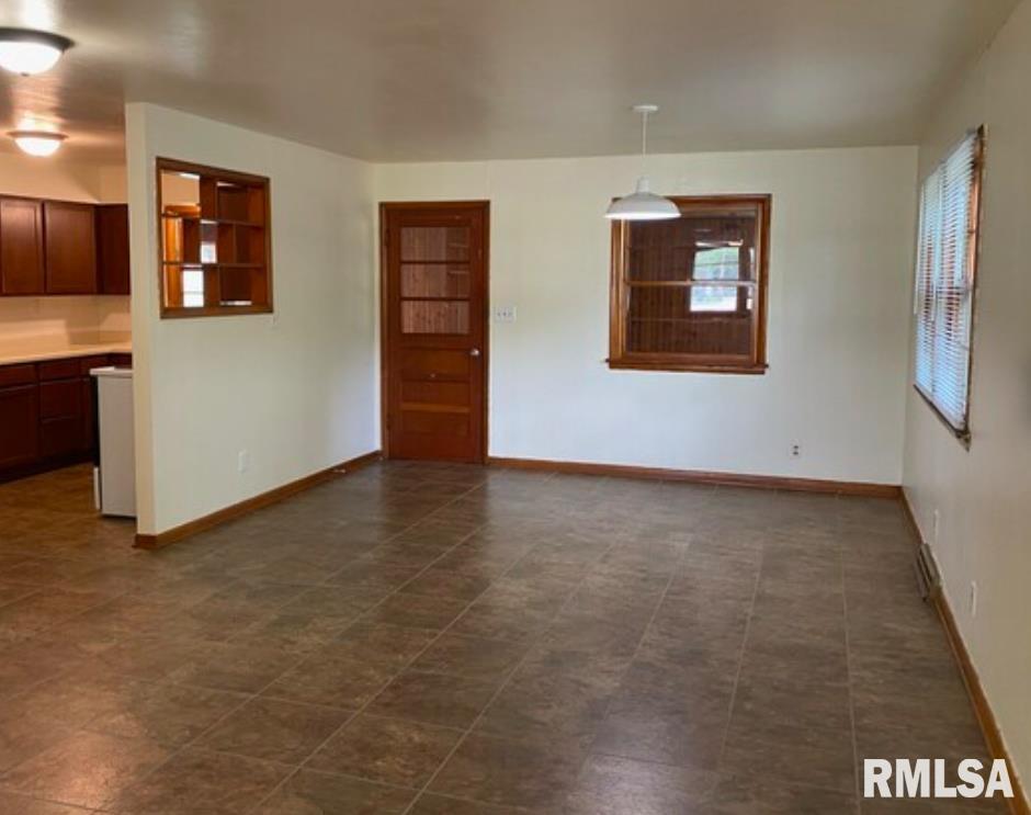 1217 W Freeman Street, Carbondale, Illinois image 2