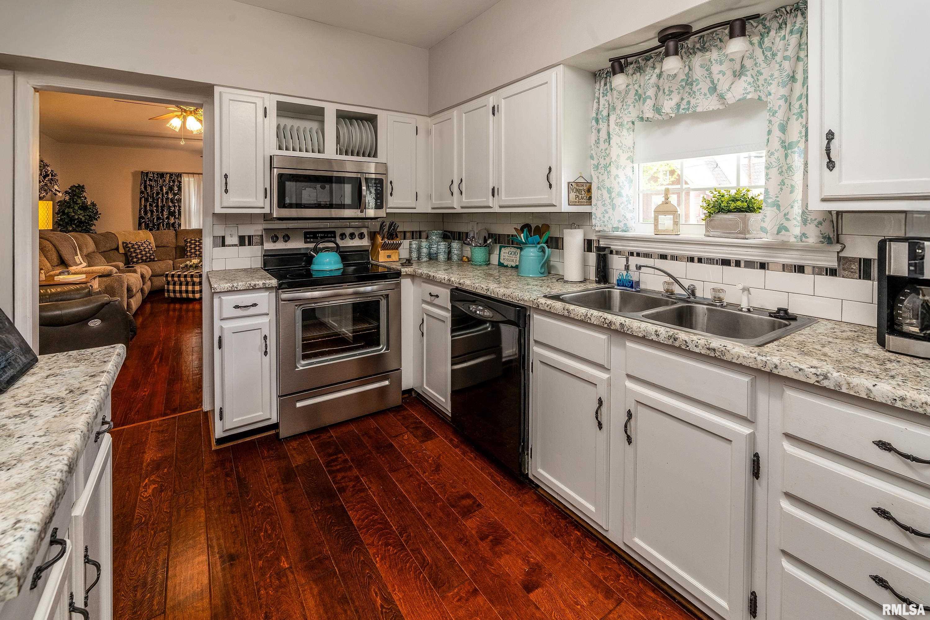 201 N Maple Street, Christopher, Illinois image 8