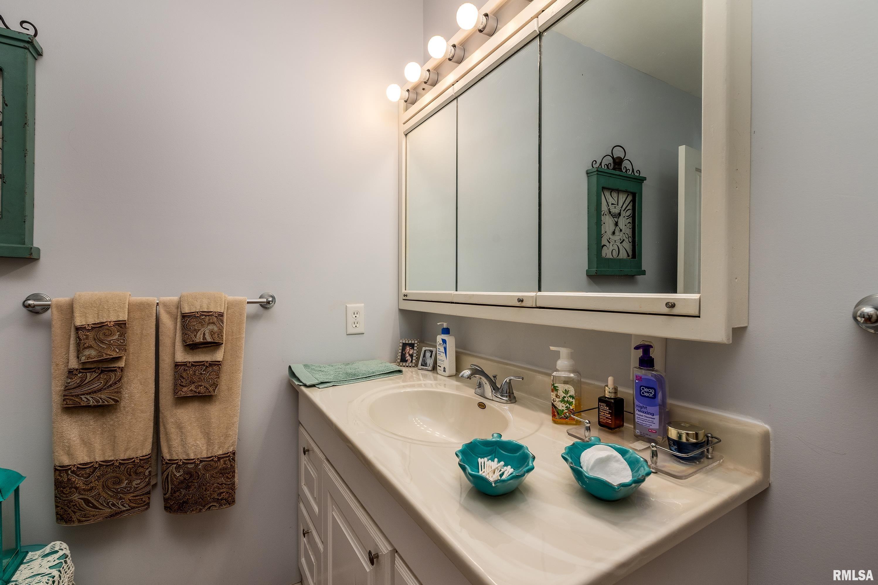 201 N Maple Street, Christopher, Illinois image 19