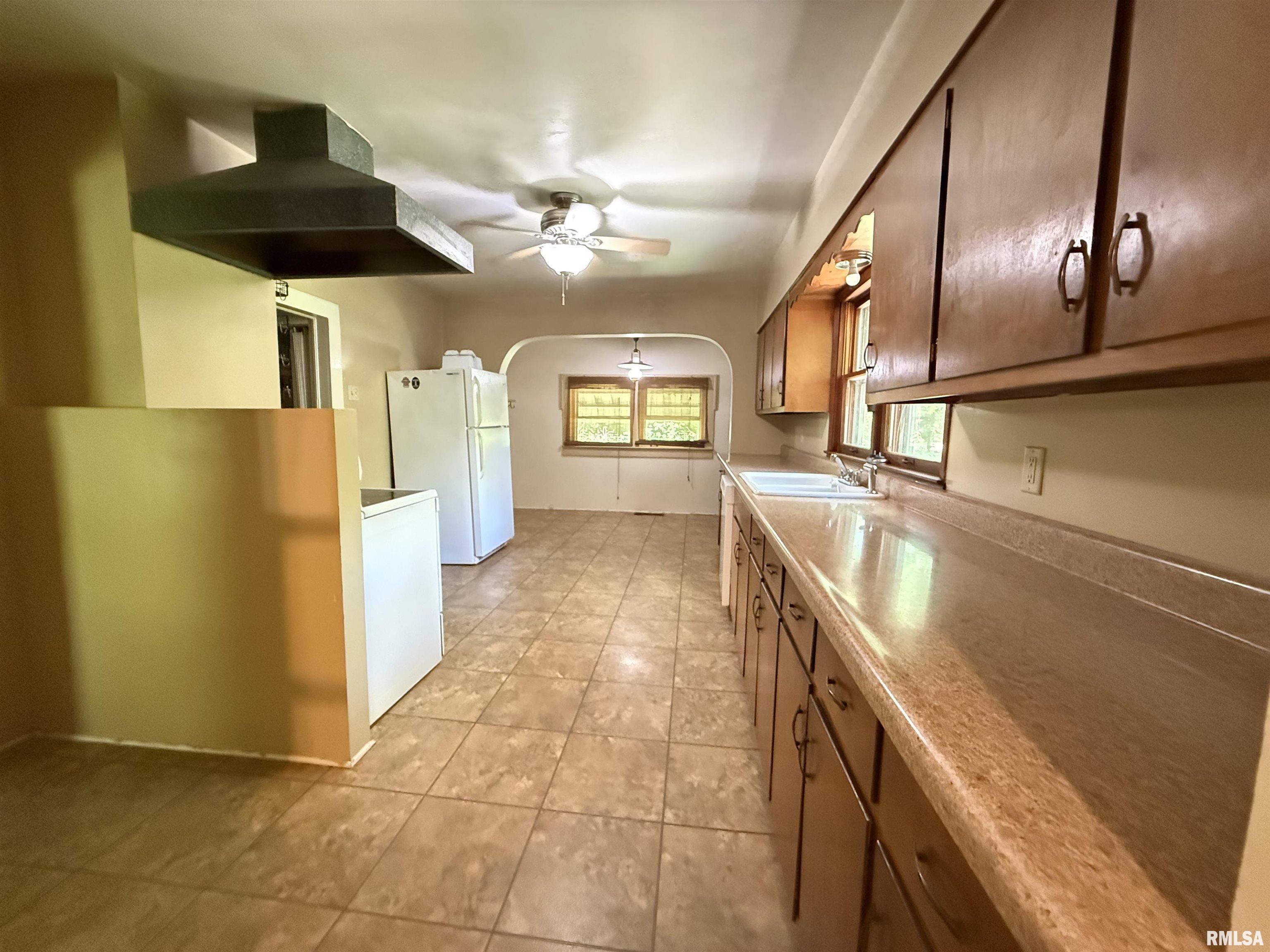 1312 W Sycamore Street, Carbondale, Illinois image 3