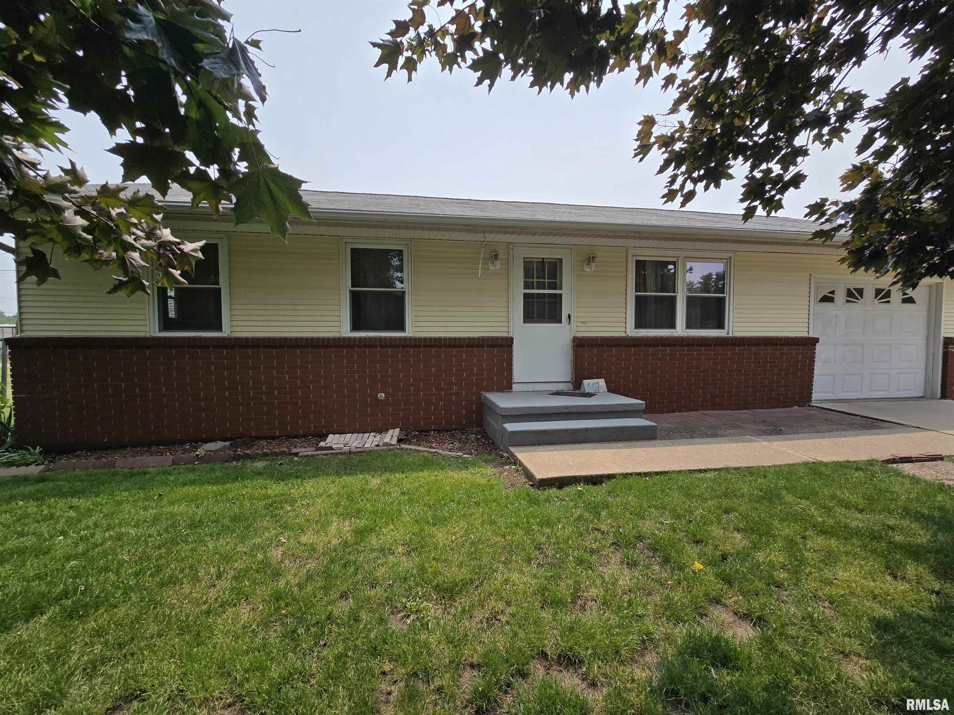 1907 S 15th Avenue, Clinton, Iowa image 1
