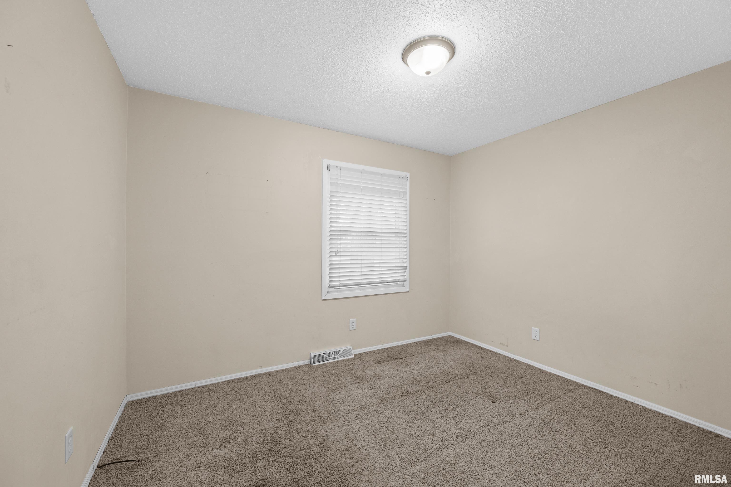 1005 Monticello Drive, Davenport, Iowa image 9