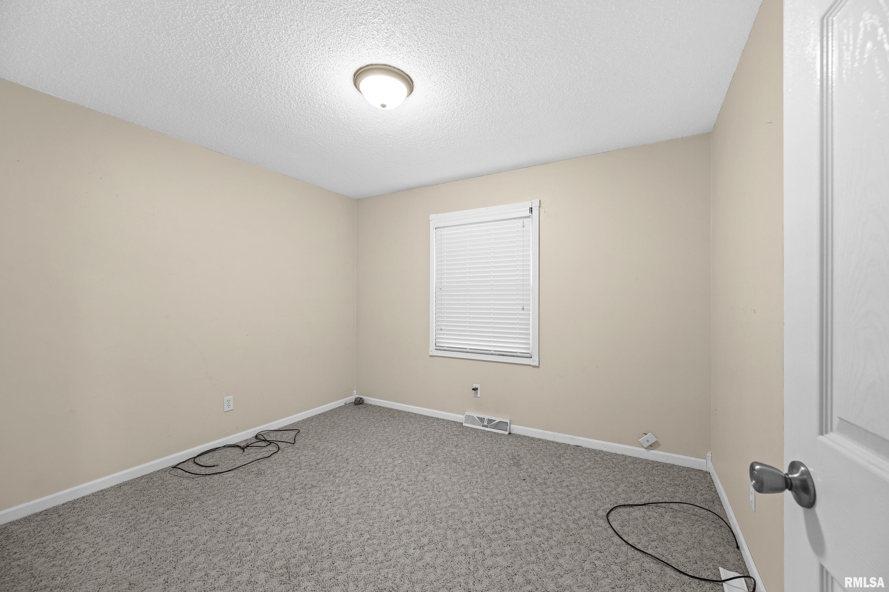 1005 Monticello Drive, Davenport, Iowa image 13