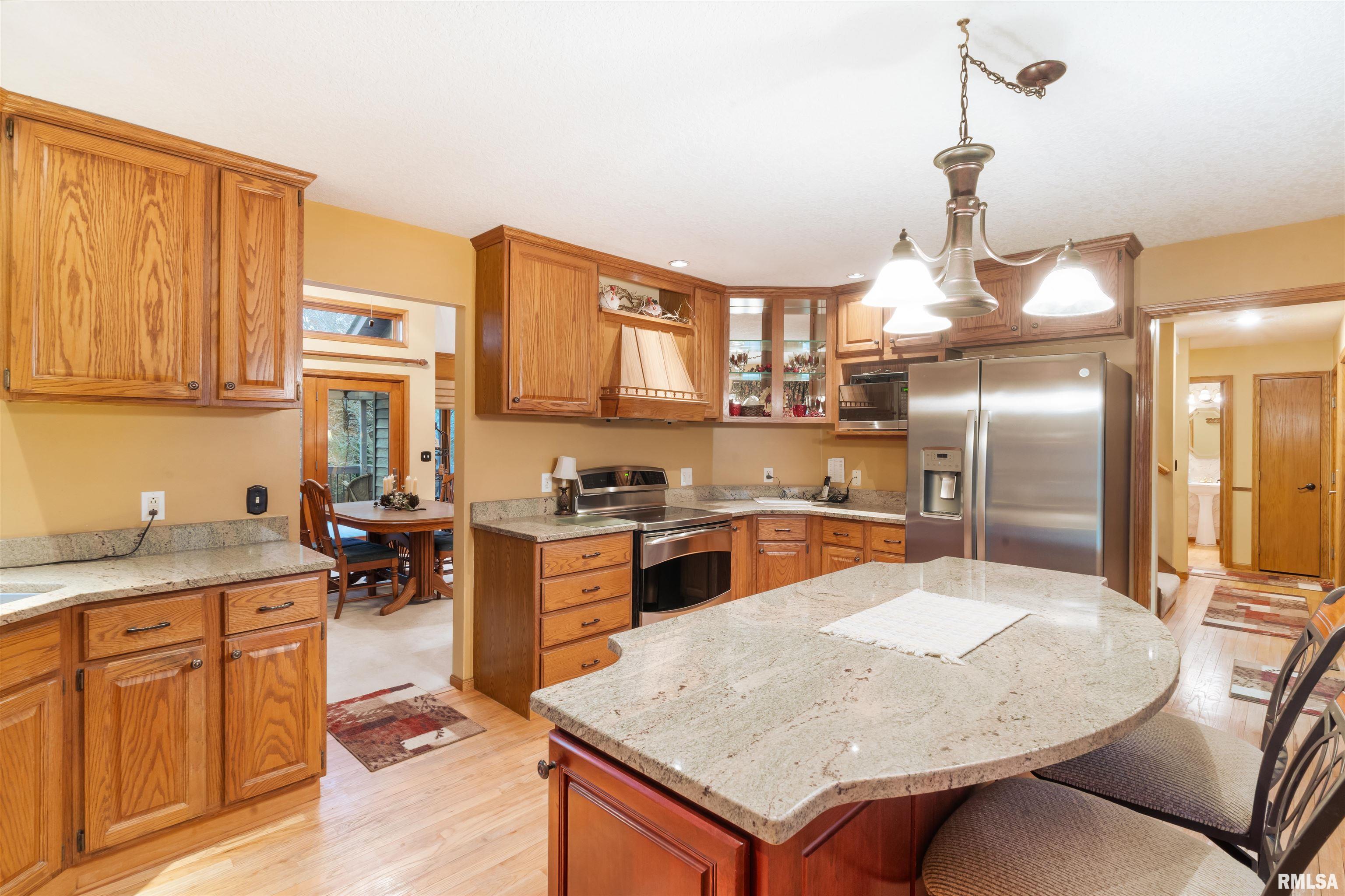 2859 Aspen Valley Drive, Bettendorf, Iowa image 9