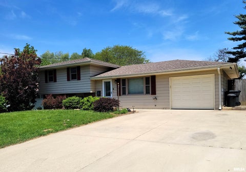 Homes For Sale - 2217 Crestview Drive<br/> Tazewell County, Pekin, IL 61554