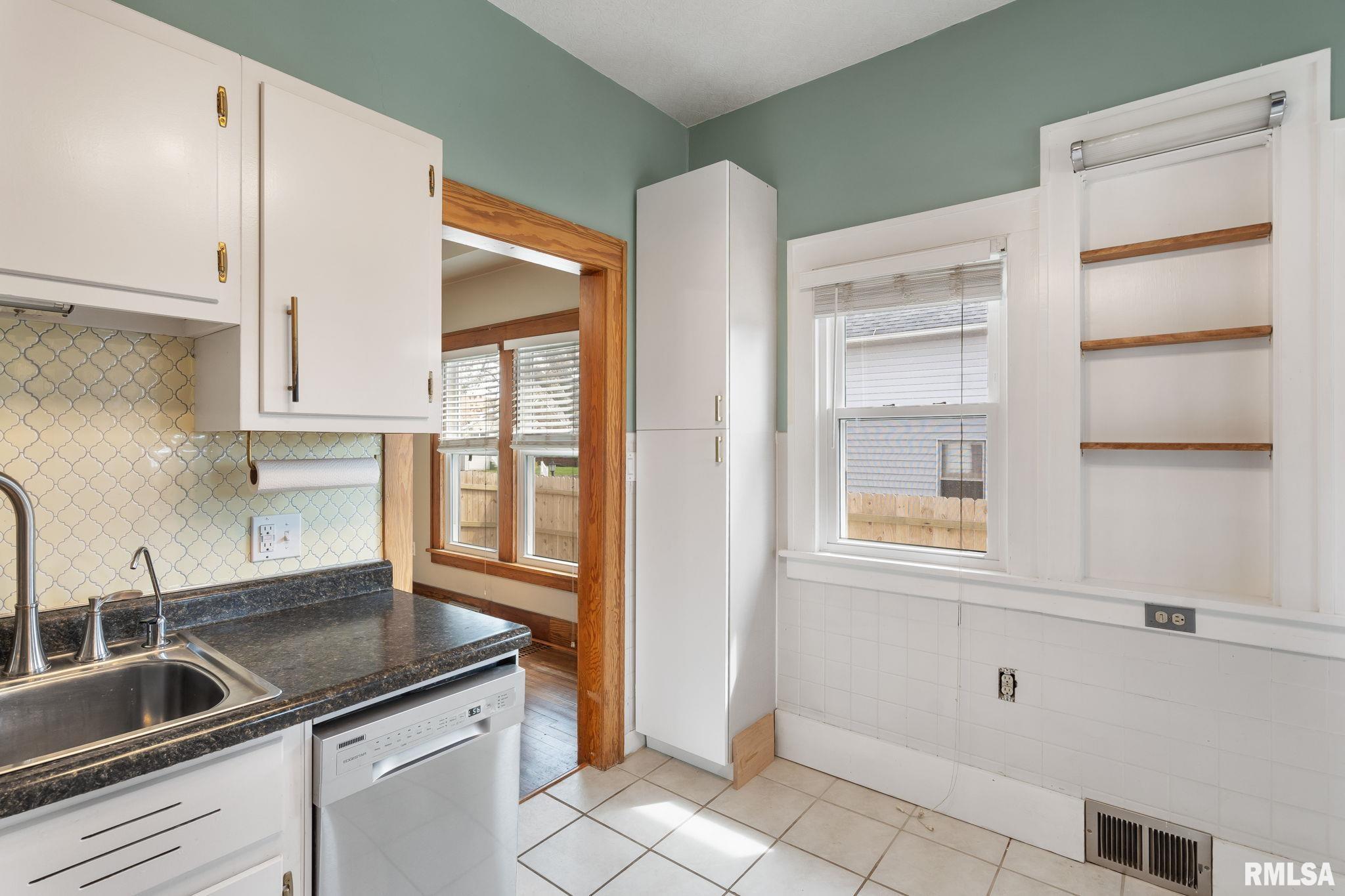 3032 Grand Avenue, Davenport, Iowa image 16