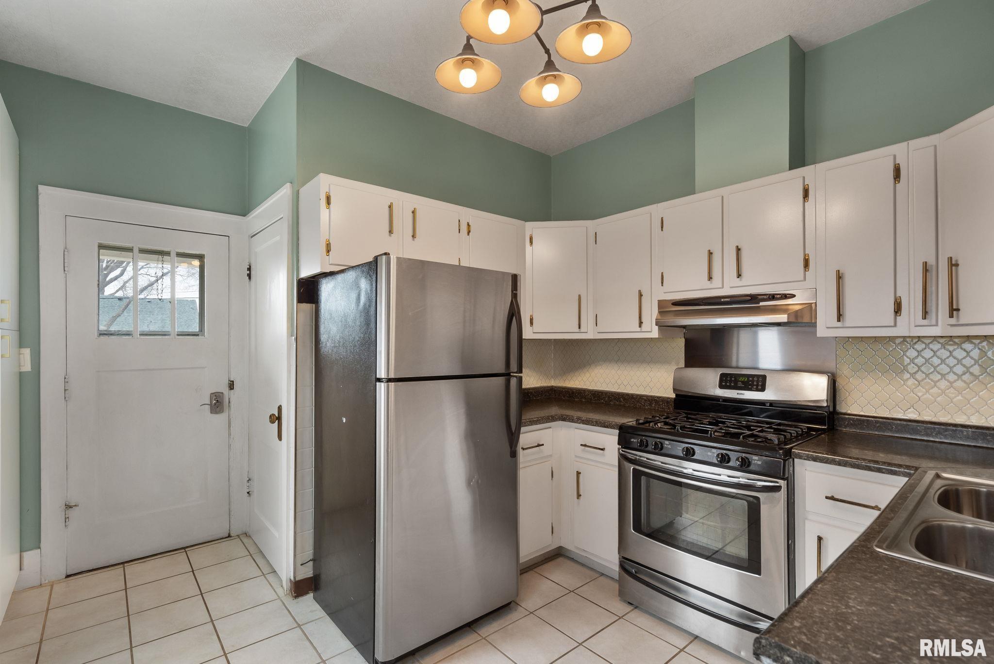 3032 Grand Avenue, Davenport, Iowa image 12