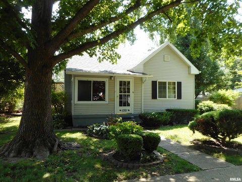 Homes For Sale - 1015 W Monroe Street<br/> Sangamon County, Auburn, IL 62615