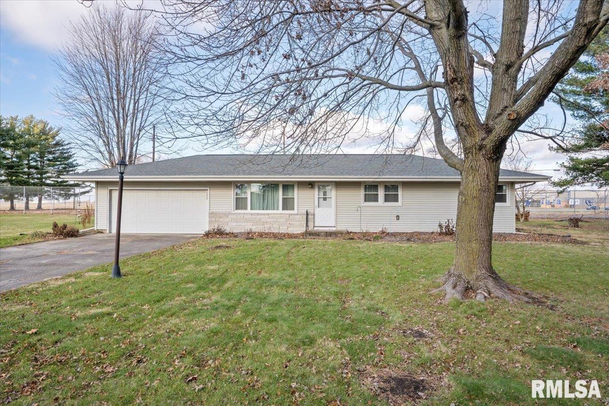 17601 New Salem Circle Drive, Petersburg, Illinois image 2