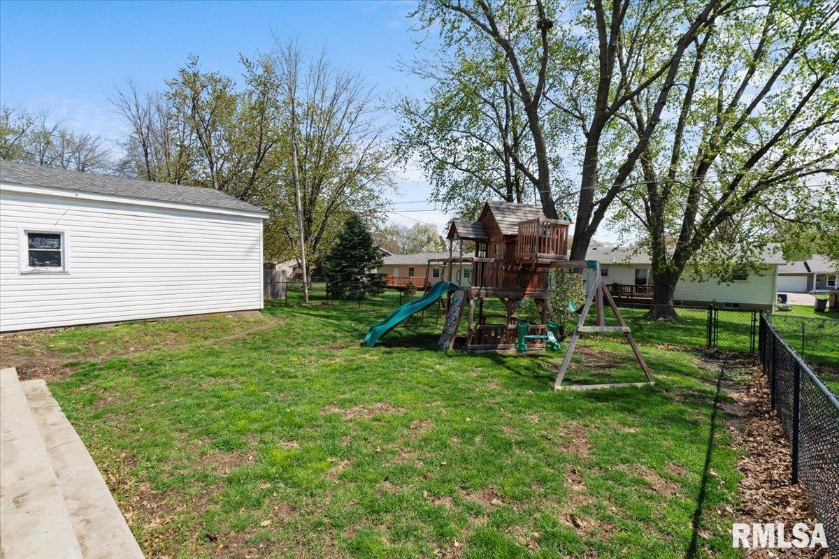 3555 Eldorado Drive, Bettendorf, Iowa image 35