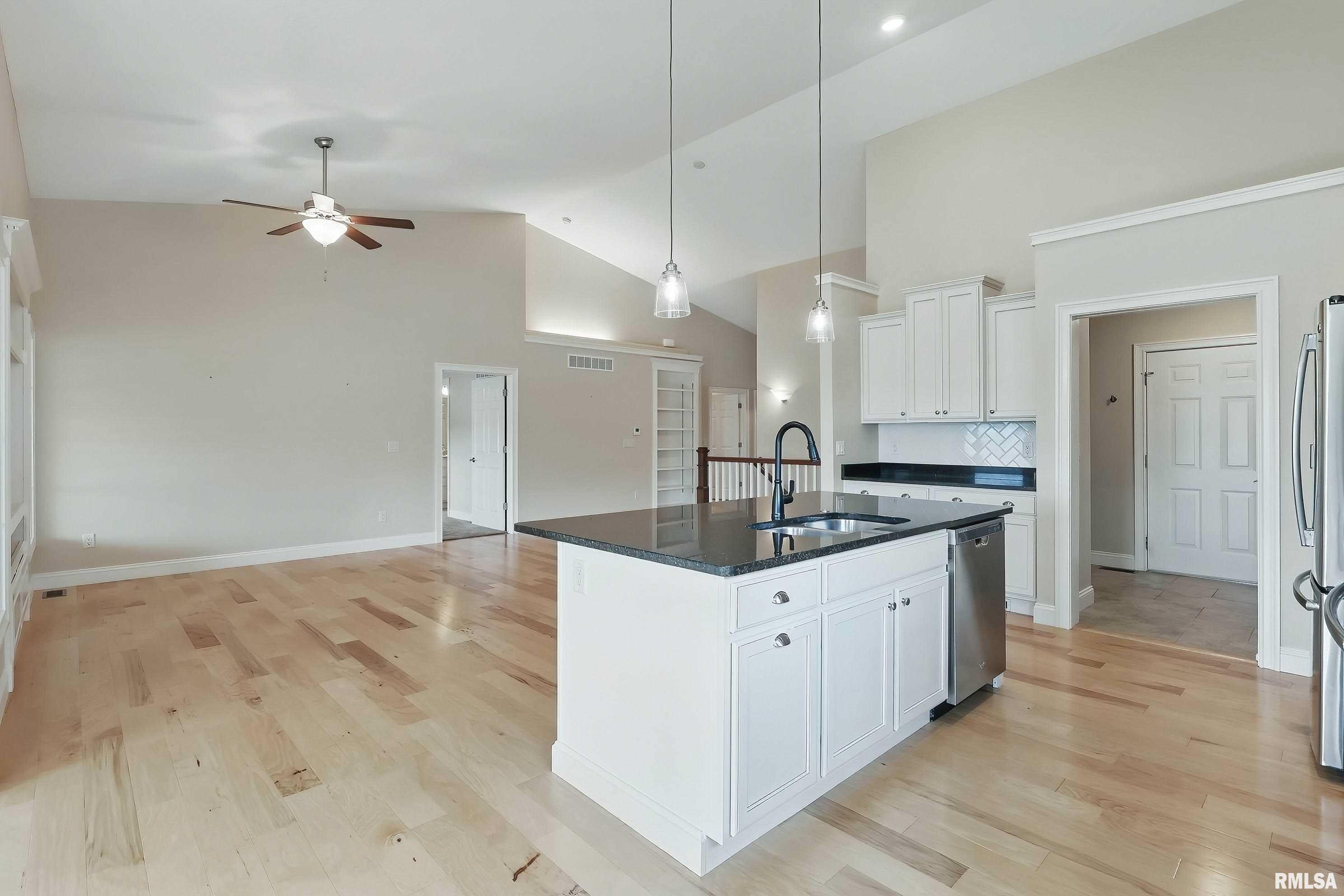 3763 Glengevlin Way, Bettendorf, Iowa image 20