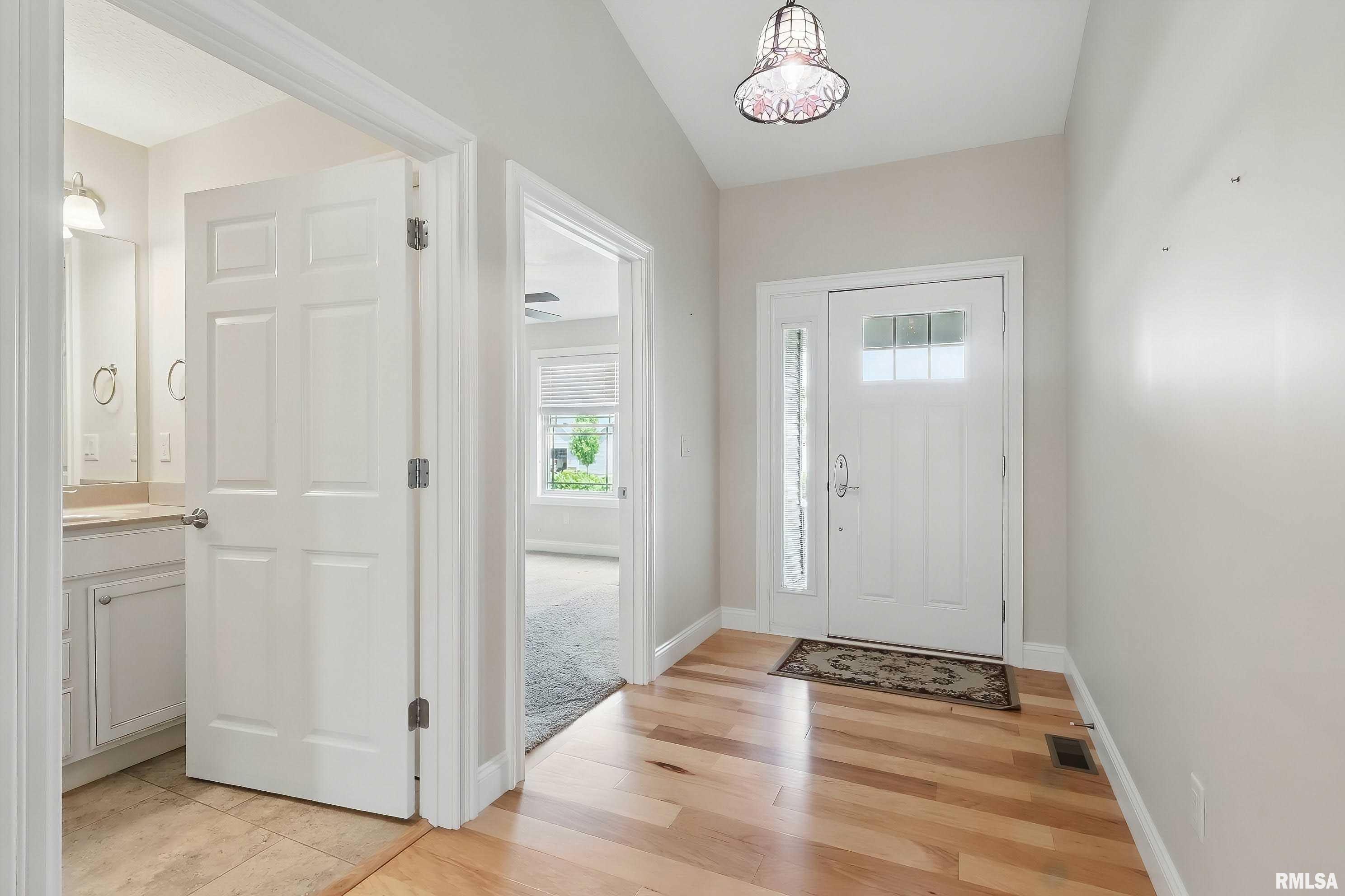 3763 Glengevlin Way, Bettendorf, Iowa image 4