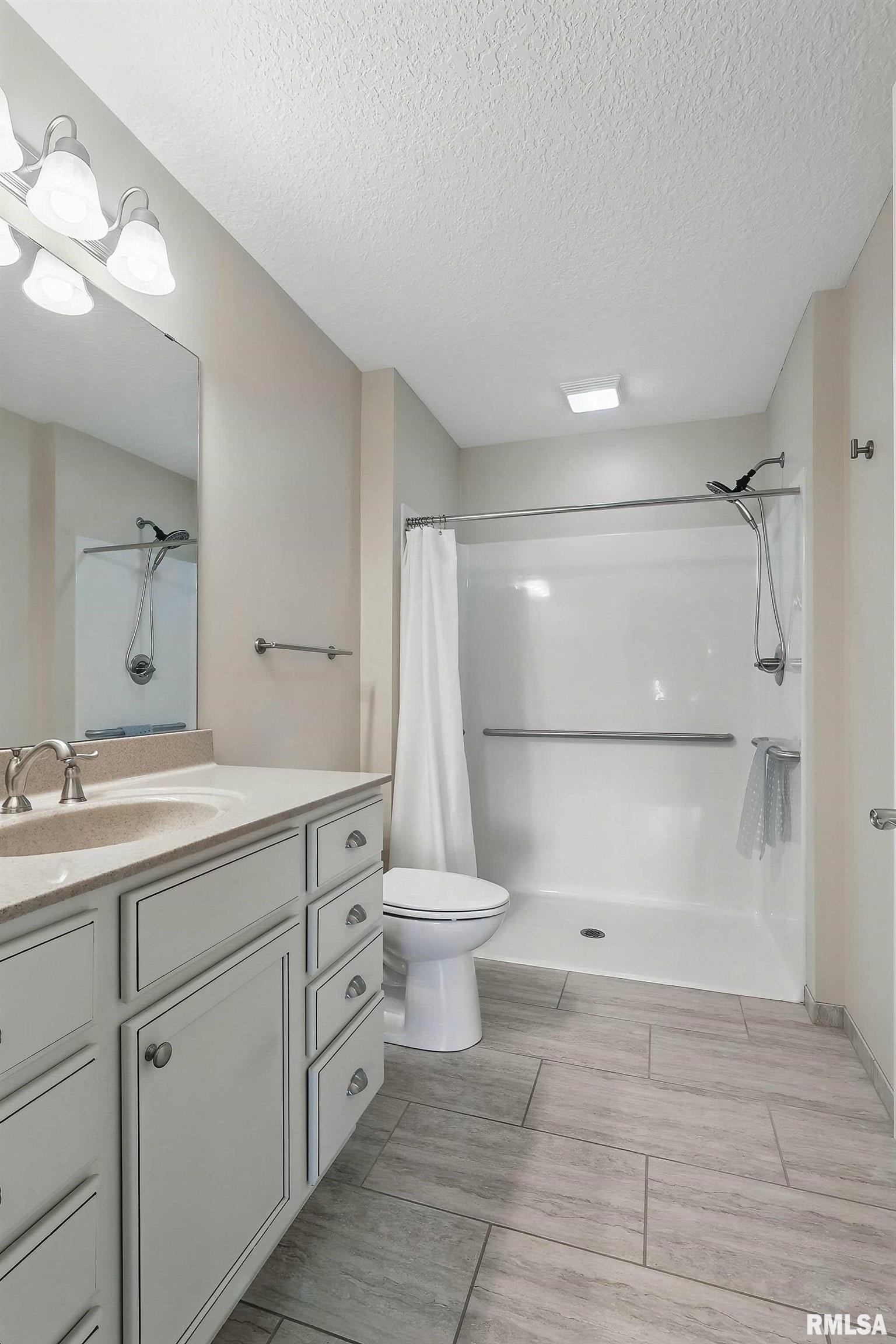 3763 Glengevlin Way, Bettendorf, Iowa image 15