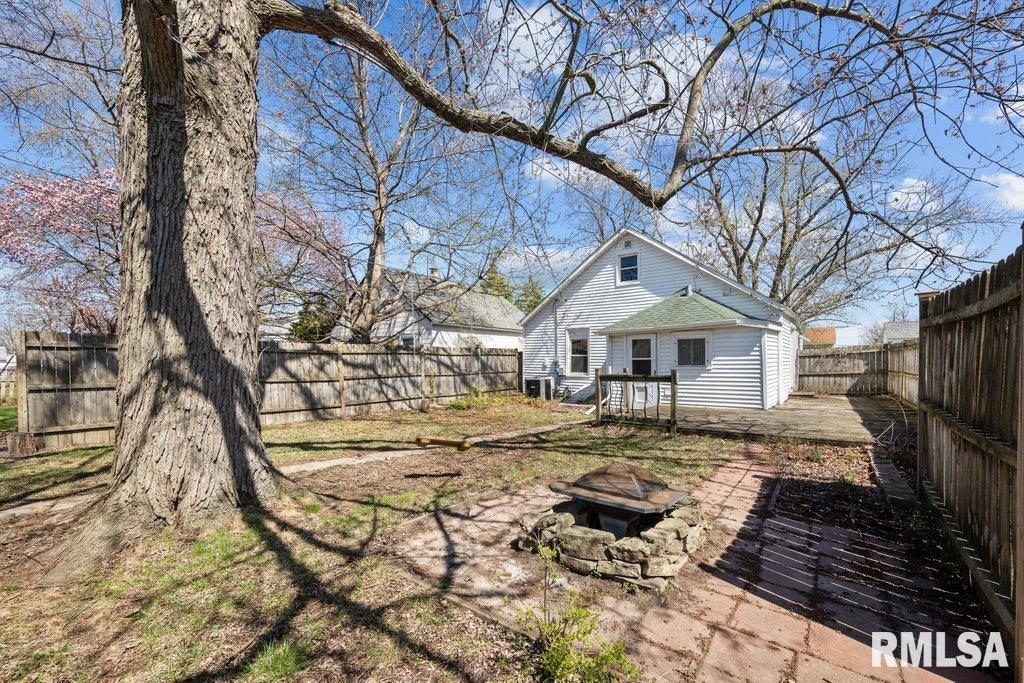 2435 33rd Street, Moline, Illinois image 18
