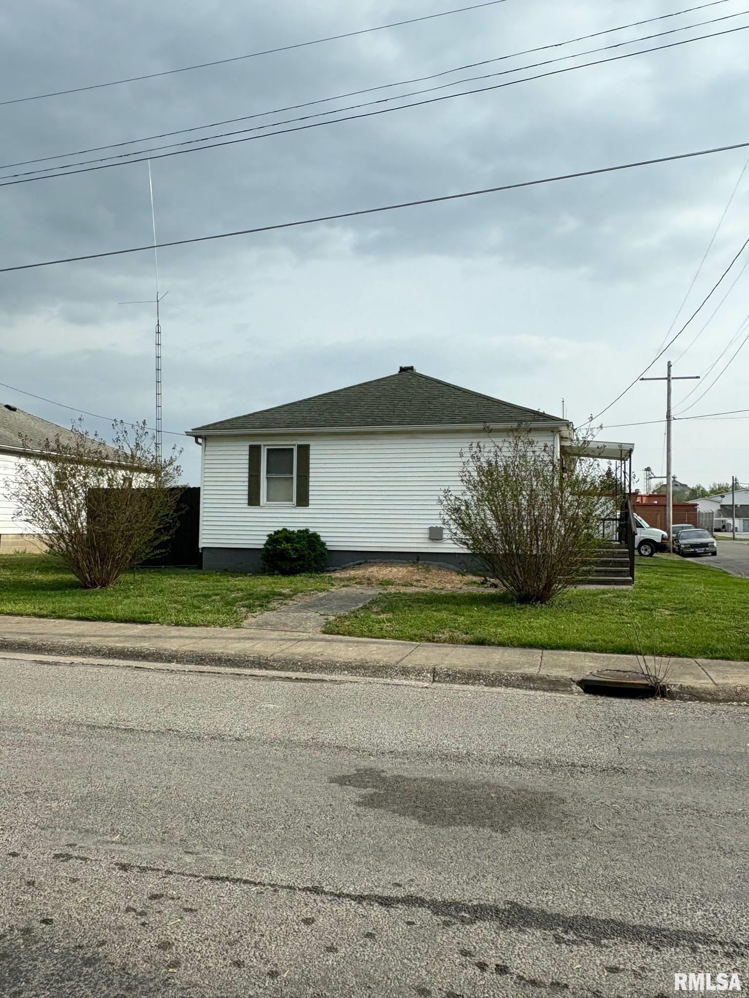 402 Lawrence Street, Benton, Illinois image 7