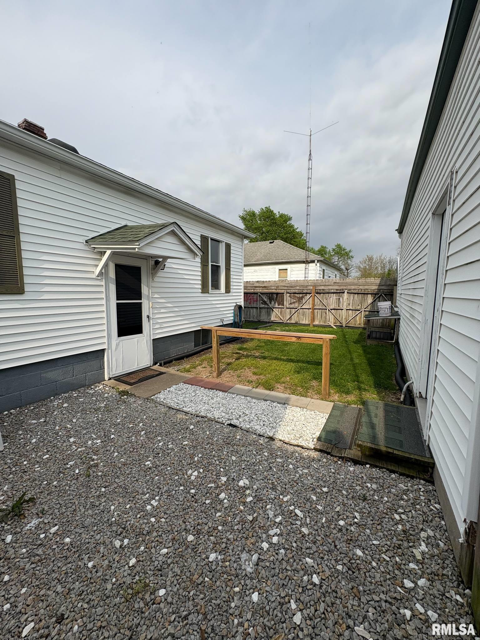 402 Lawrence Street, Benton, Illinois image 5