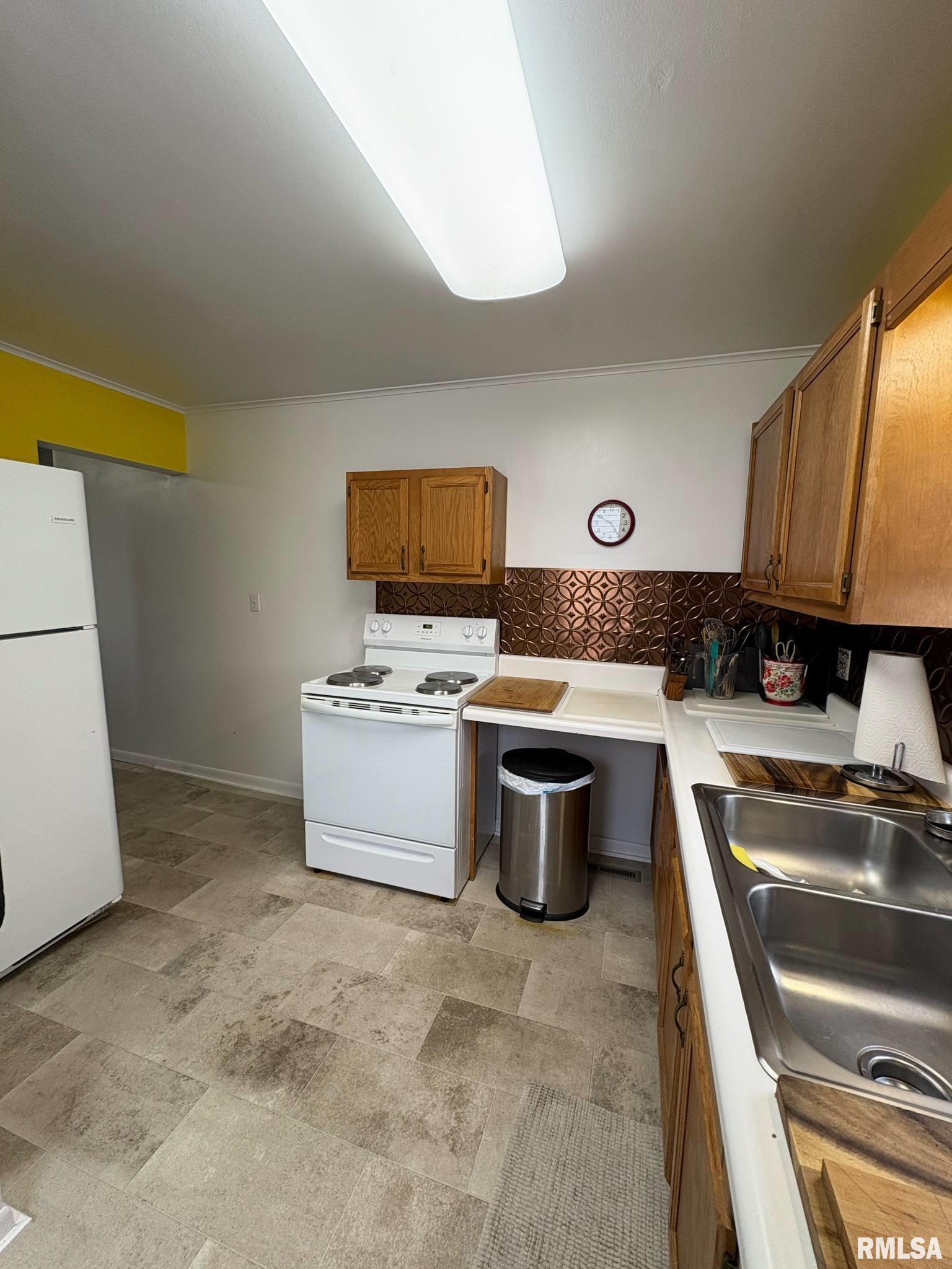 402 Lawrence Street, Benton, Illinois image 10